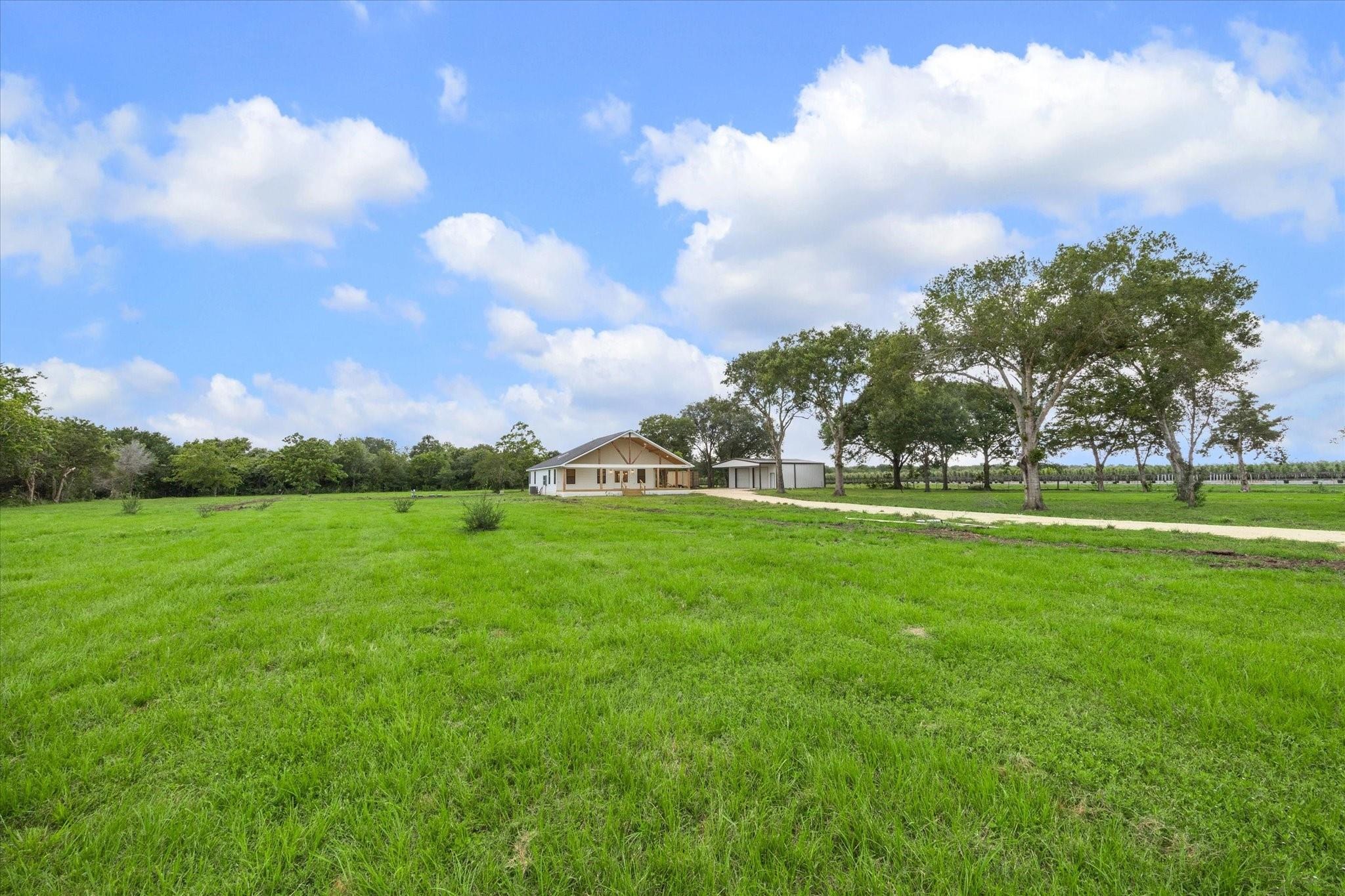 Willow Rd, Wallis, TX 77485