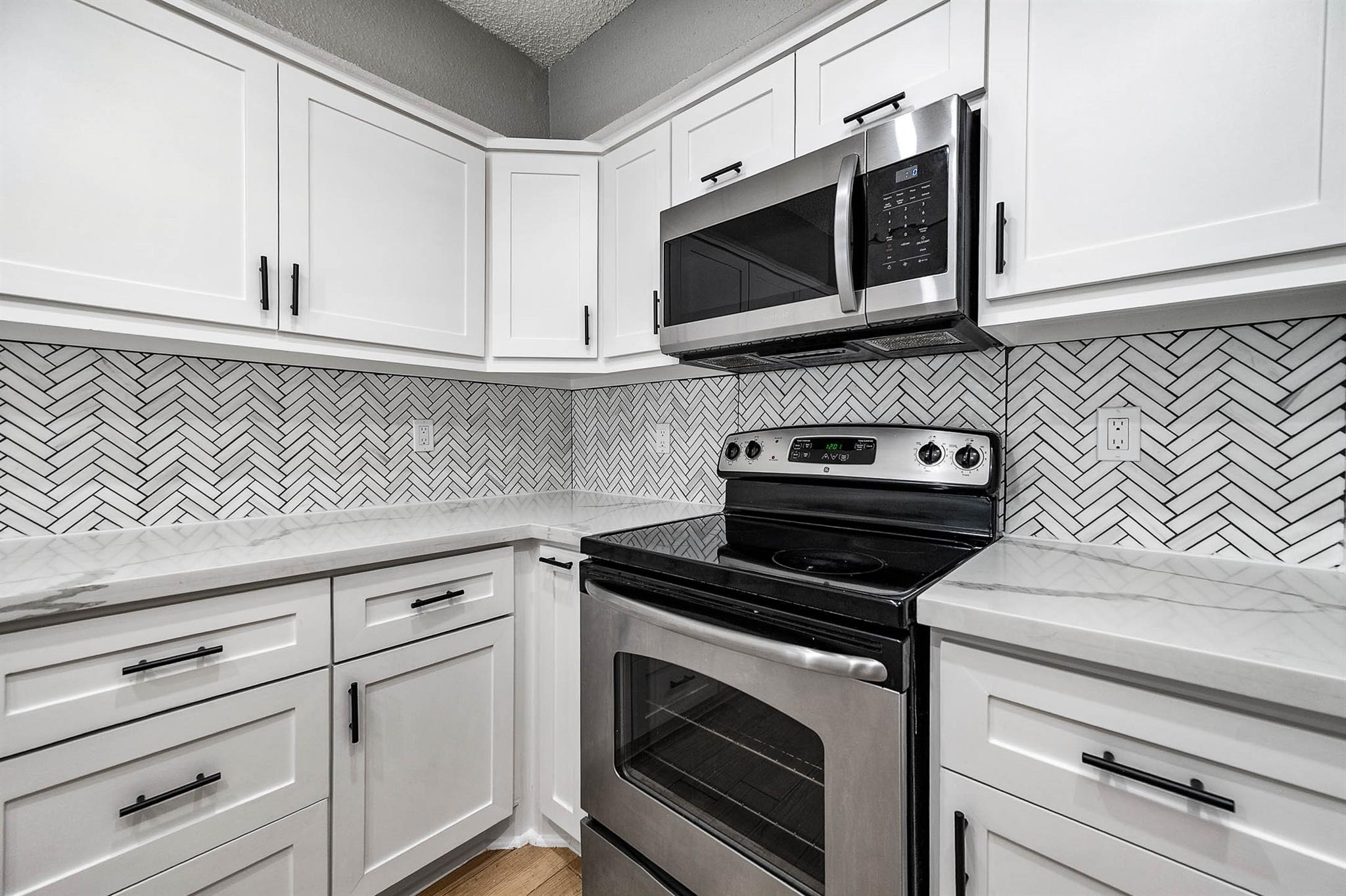 Sandpiper Dr, Houston, TX 77035 #1