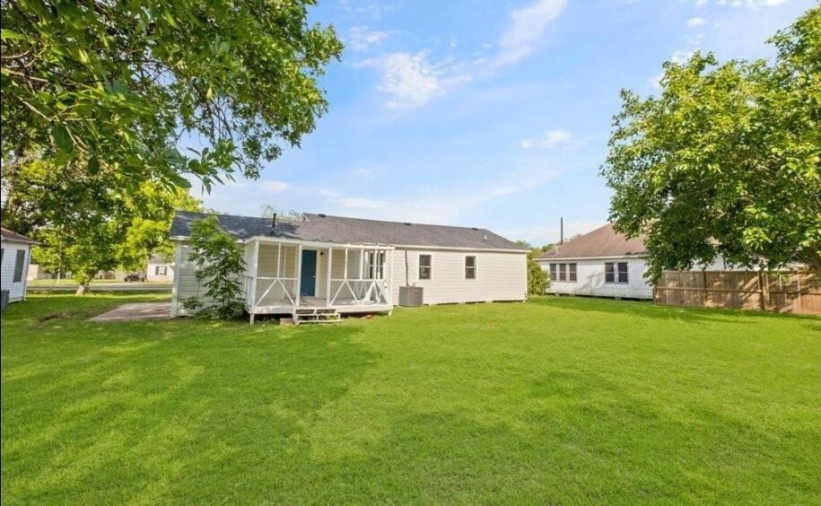 San Jacinto St, LA Porte, TX 77571 #1