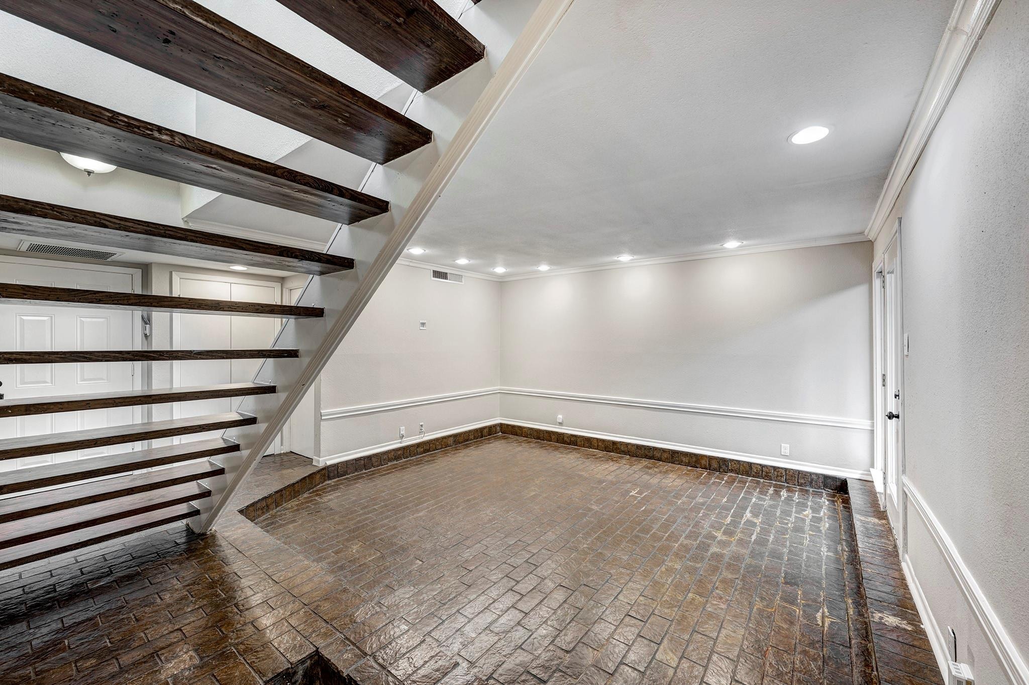 Autrey St, Houston, TX 77006 #1