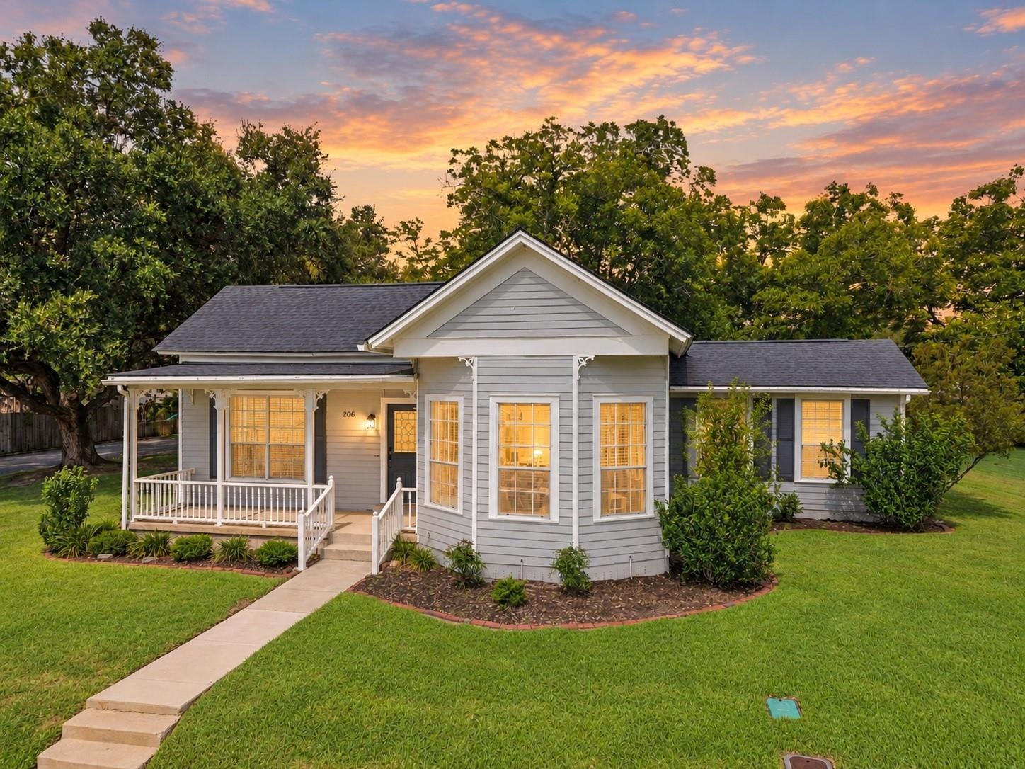 Mulberry St, Hallettsville, TX 77964