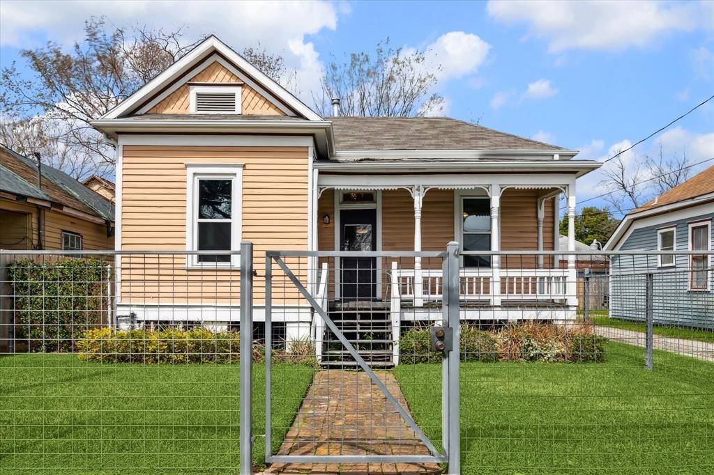 Marie St, Houston, TX 77009