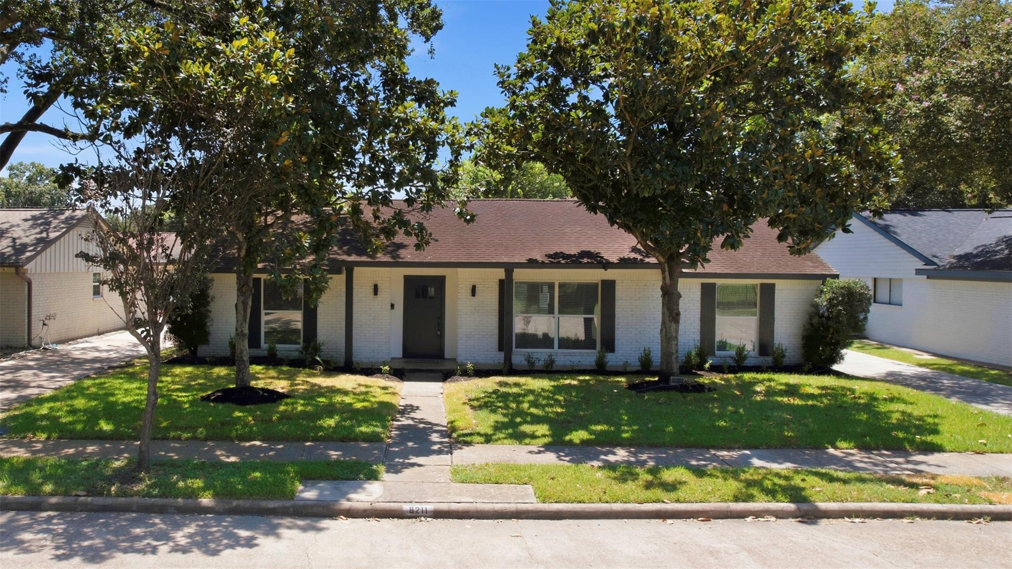 Dumfries Dr, Houston, TX 77096