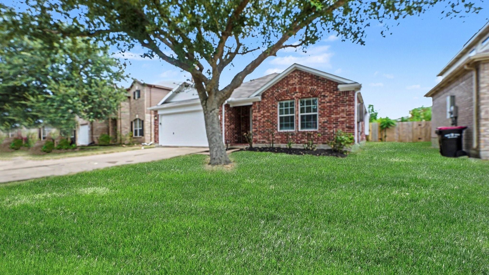 Manor Dr, Baytown, TX 77521