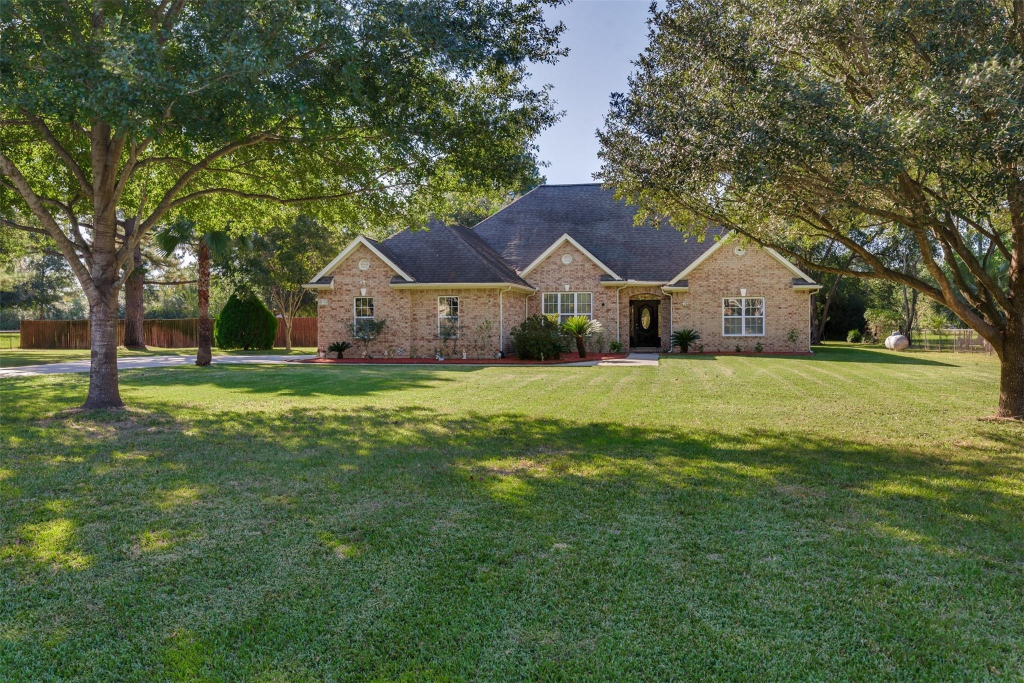 Le Berge Dr, Tomball, TX 77377