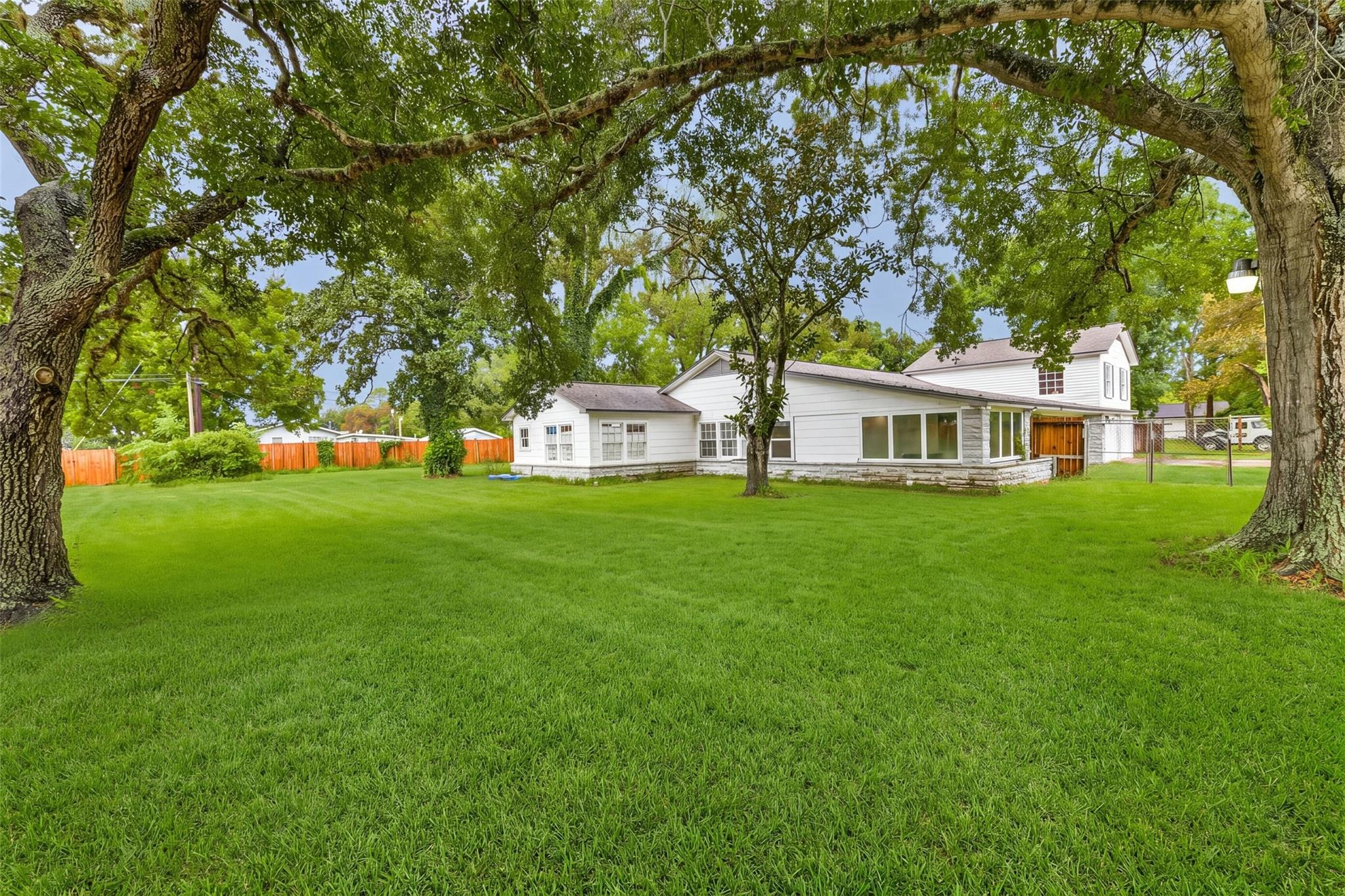 Mattson St, West Columbia, TX 77486