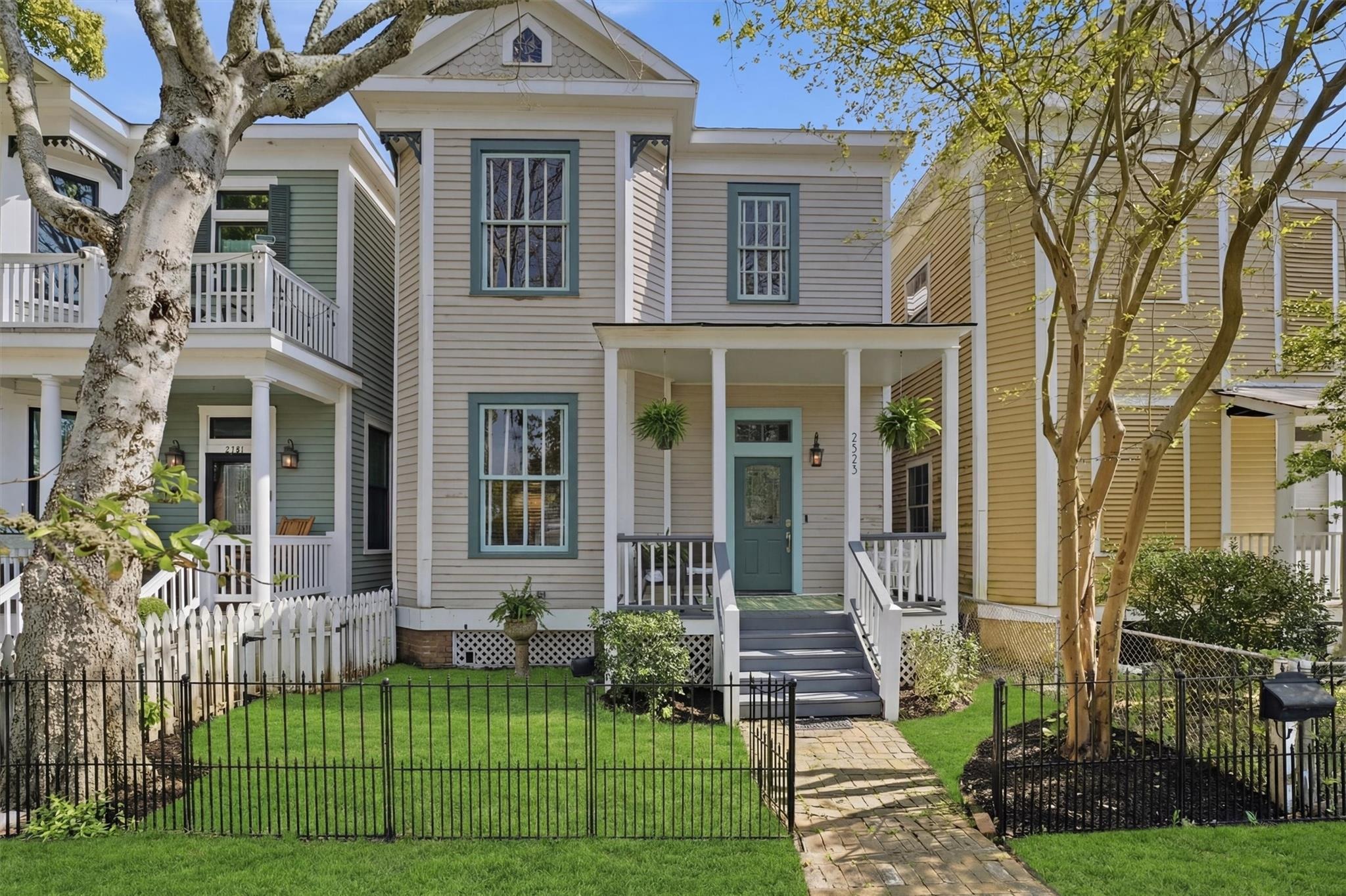 Avenue M , Galveston, TX 77550