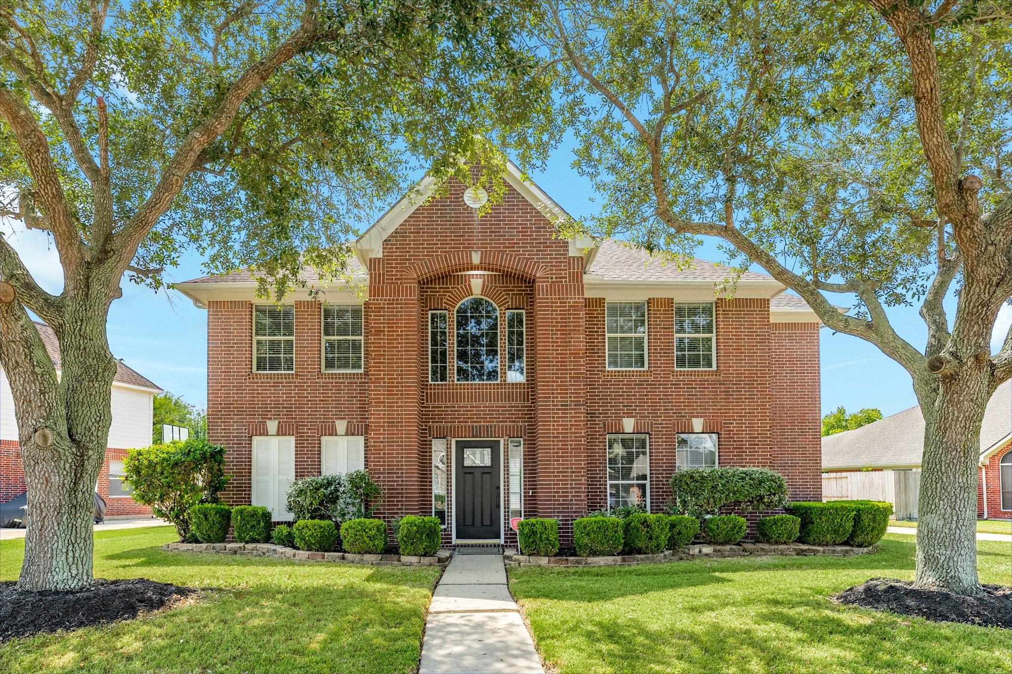 Braesview Dr, Pearland, TX 77584