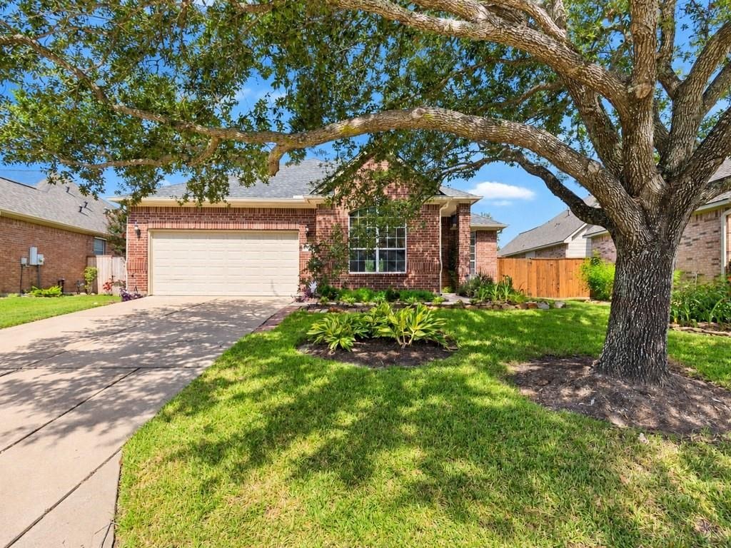 Venice Dr, Pearland, TX 77581