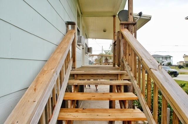 7th St, Dickinson, TX 77539 #1