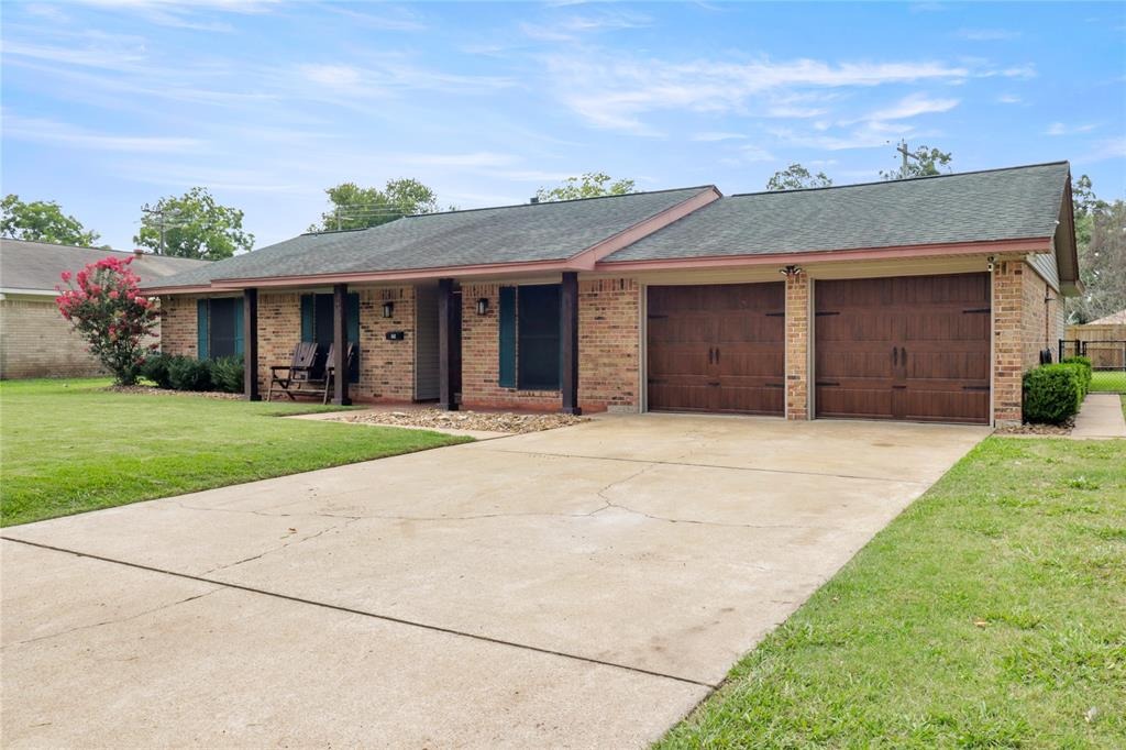 Sycamore St, Lake Jackson, TX 77566