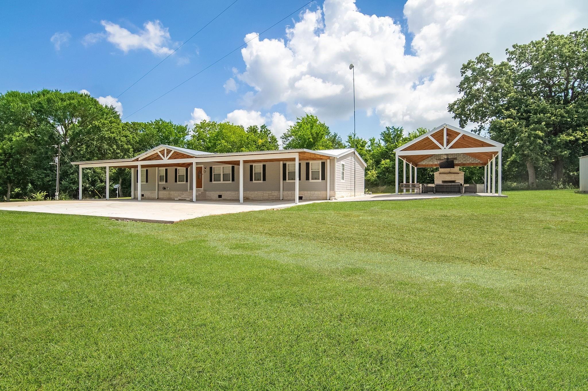 Wilder Crest Ln, Brenham, TX 77833