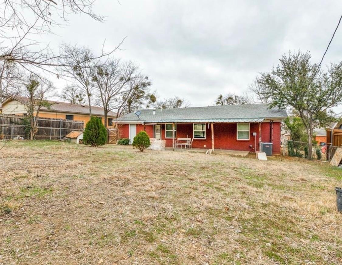 Richard St, Forest Hill, TX 76119