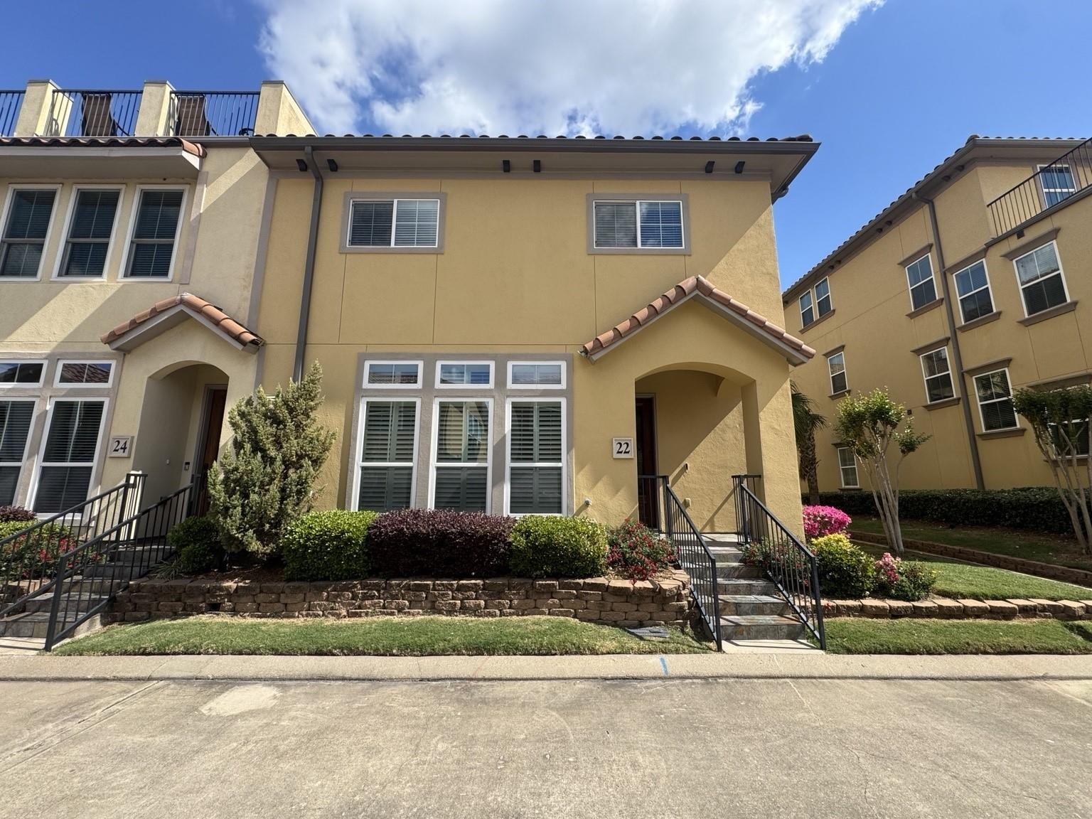 Oaks Dr, Houston, TX 77058