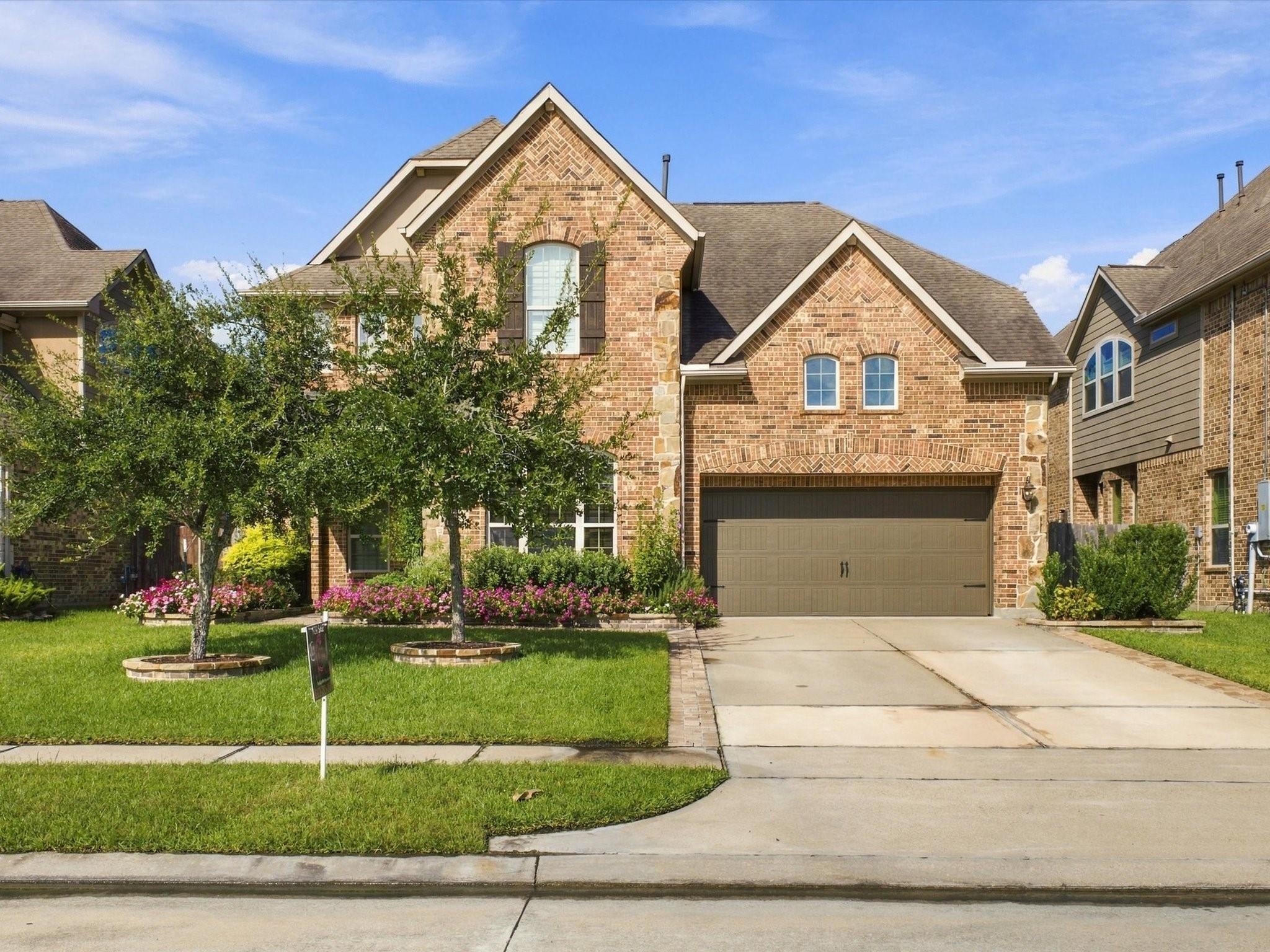 Longwood Glen Ln, Friendswood, TX 77546