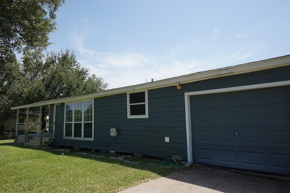 Center Way St, Lake Jackson, TX 77566