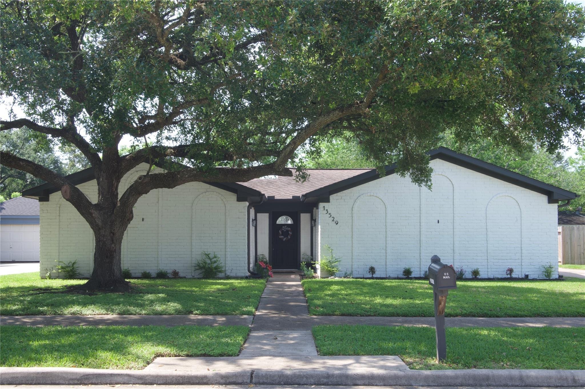 Woodchester Dr, Sugar Land, TX 77498