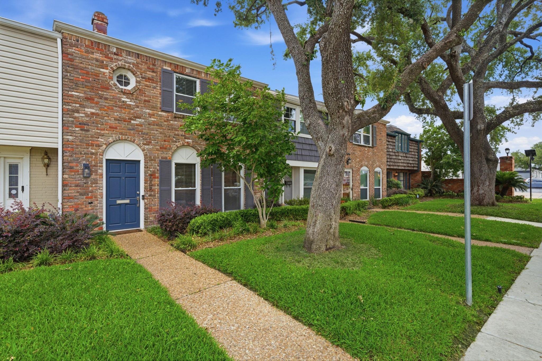 Briar Ridge Dr, Houston, TX 77057