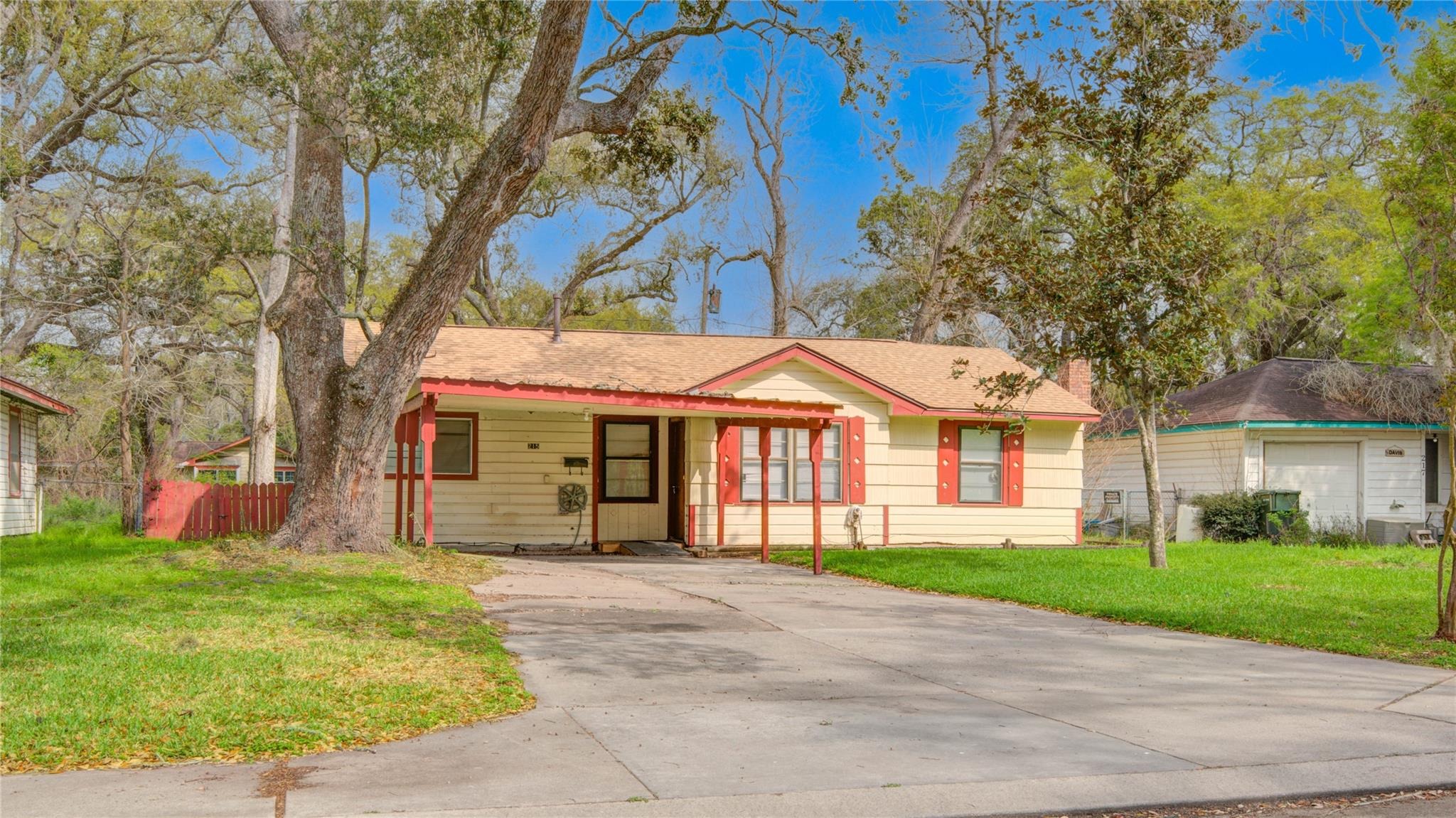 Cypress St, Lake Jackson, TX 77566