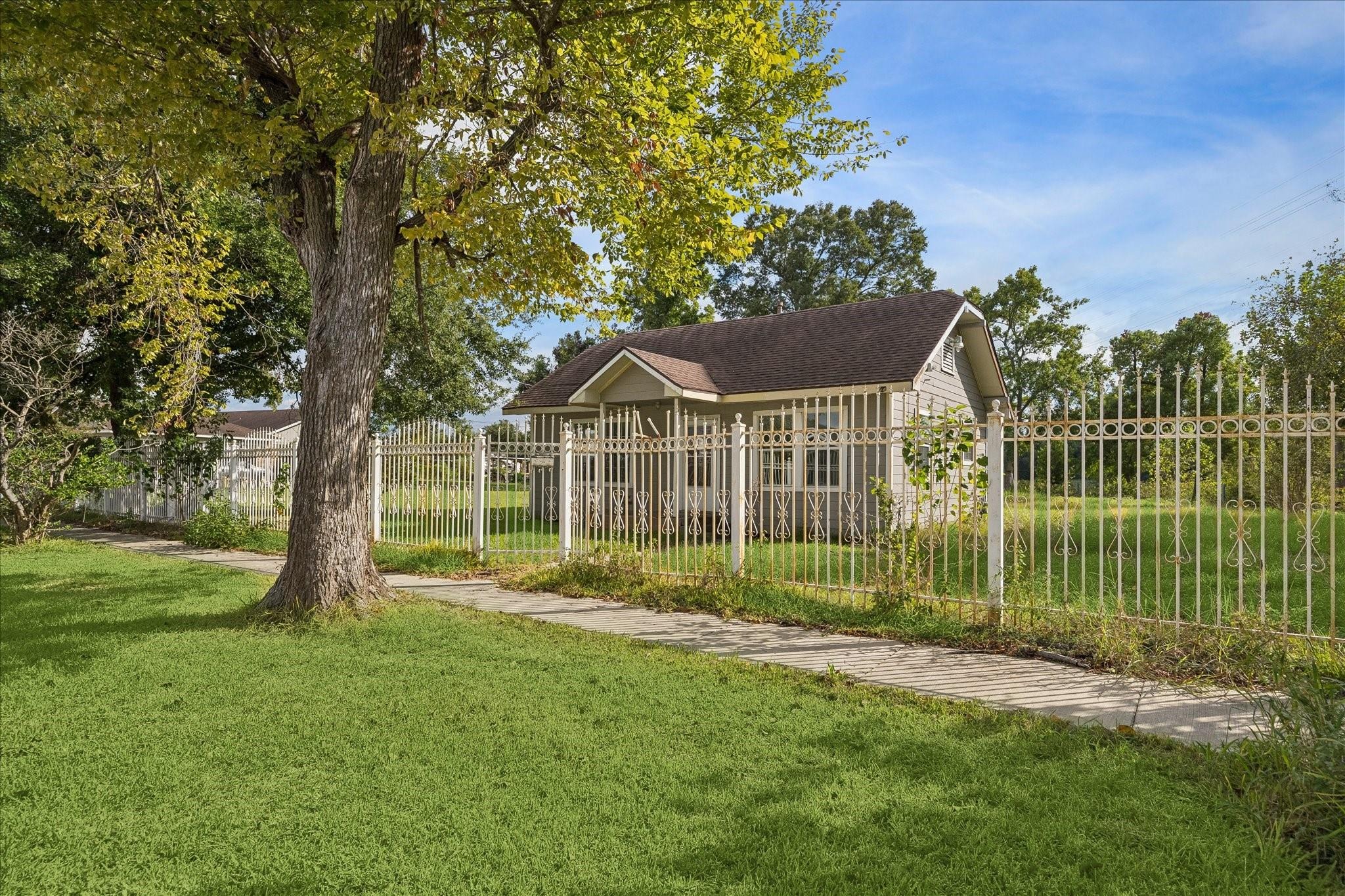 Brays St, Houston, TX 77012