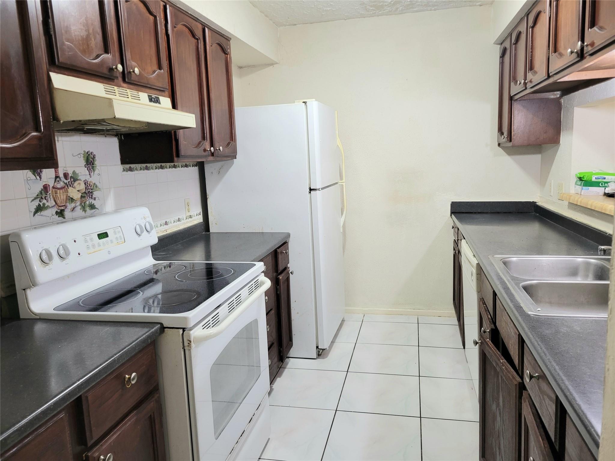 Bacard Ln, Houston, TX 77099 #1