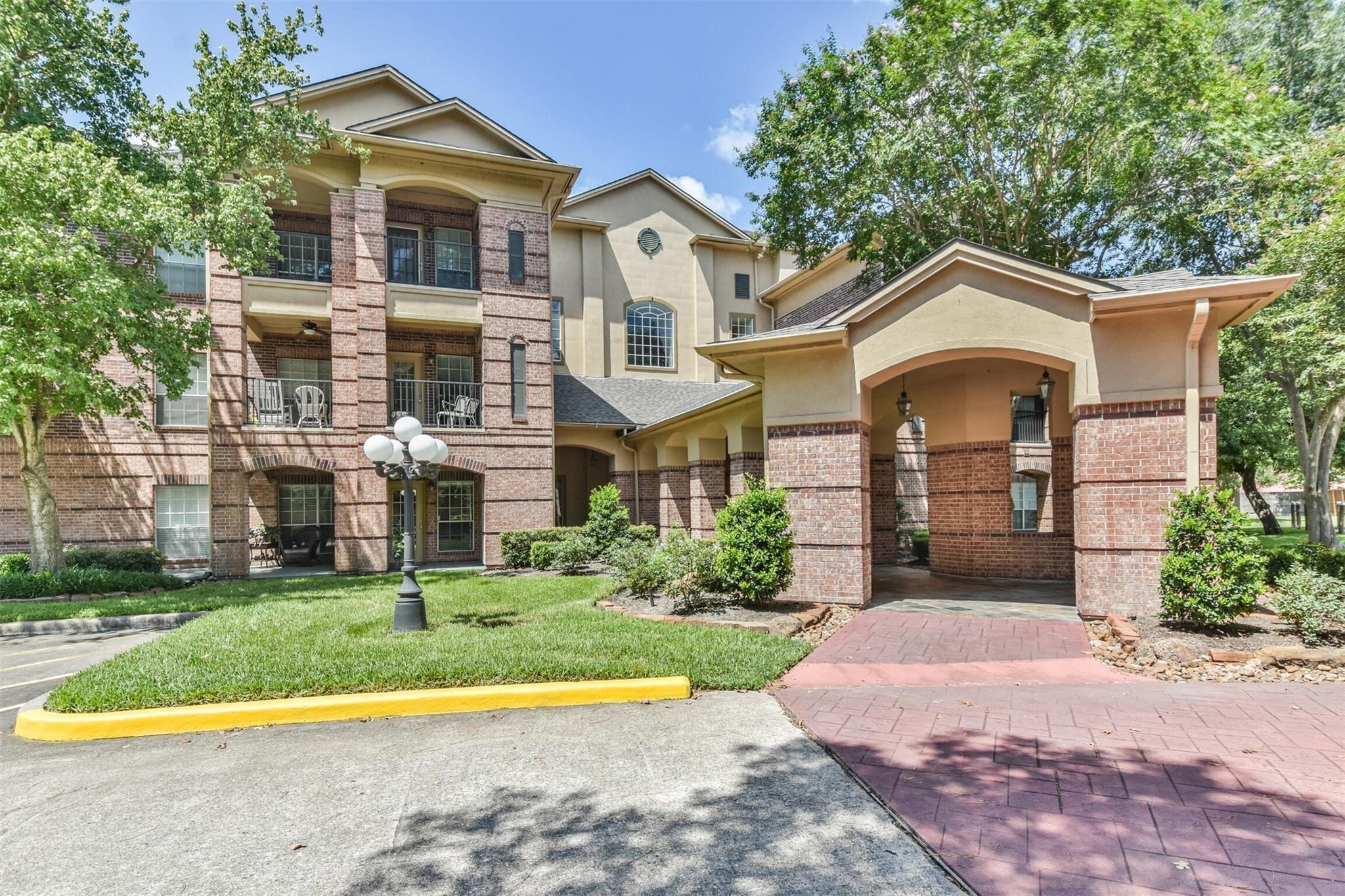Kings Crossing Dr, Kingwood, TX 77345