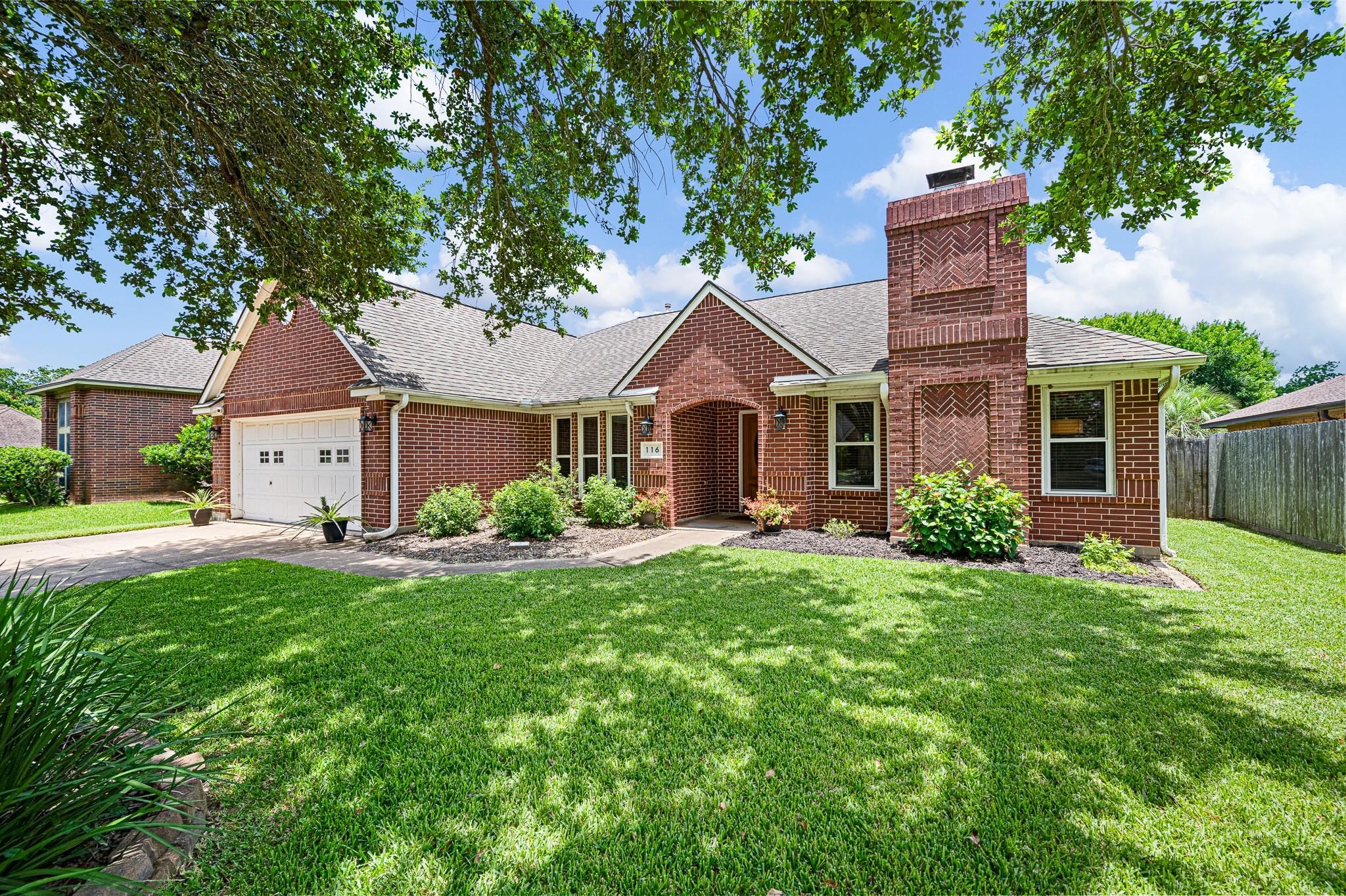 Zinnia St, Lake Jackson, TX 77566
