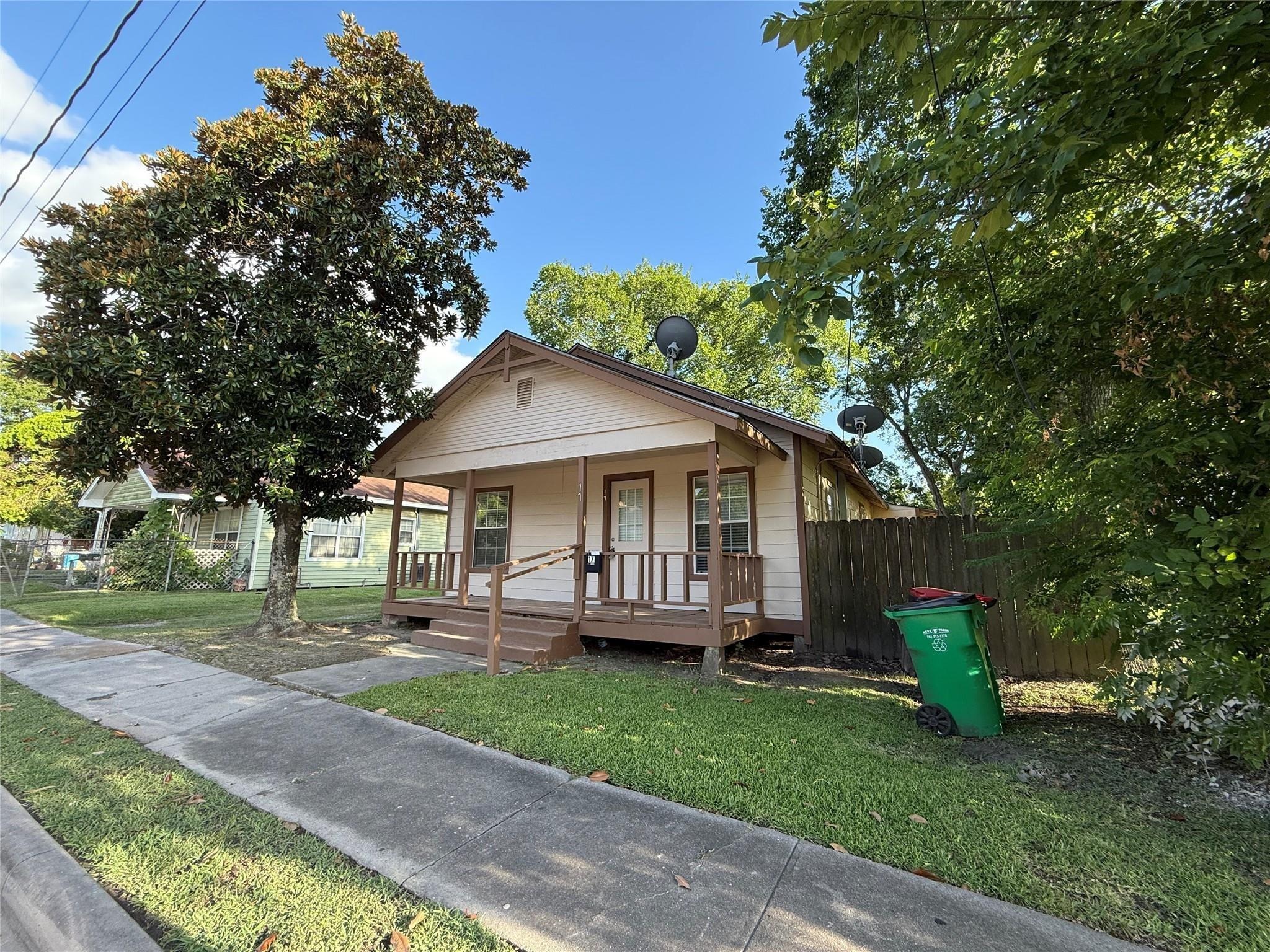 James St, Baytown, TX 77520