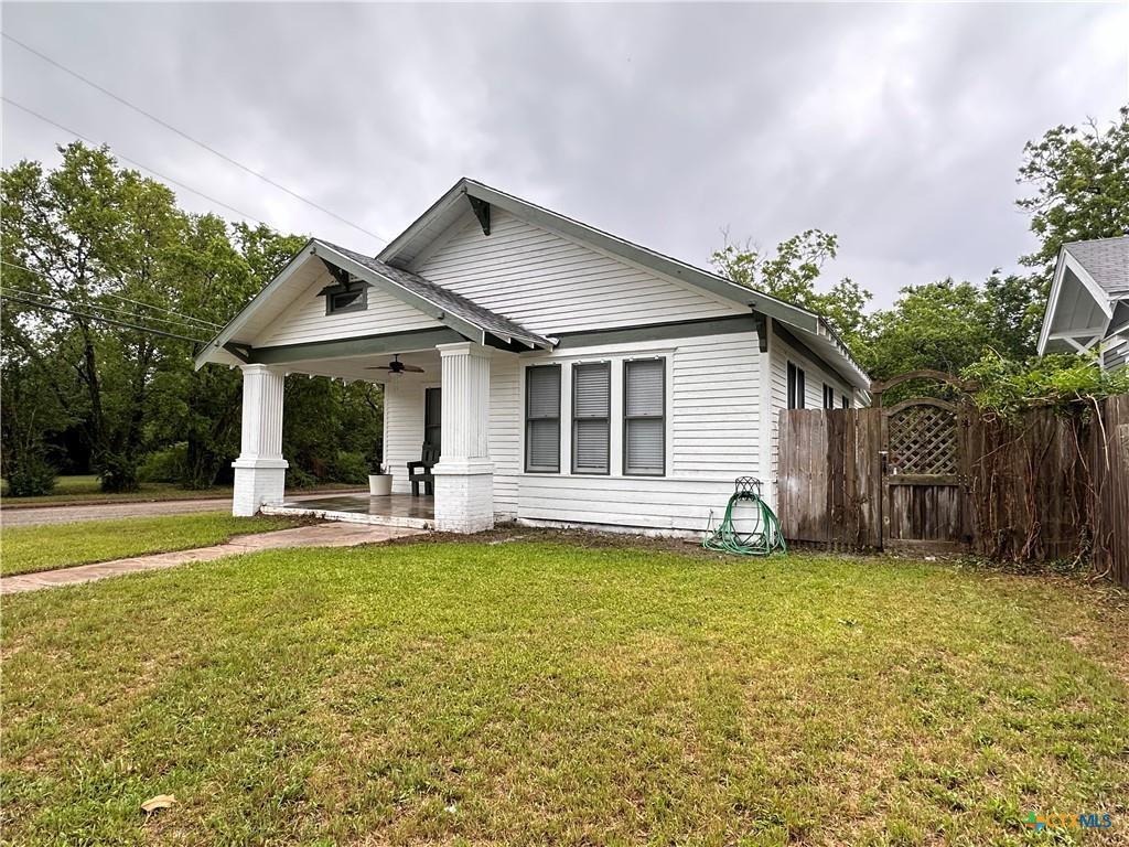 Coke St, Yoakum, TX 77995