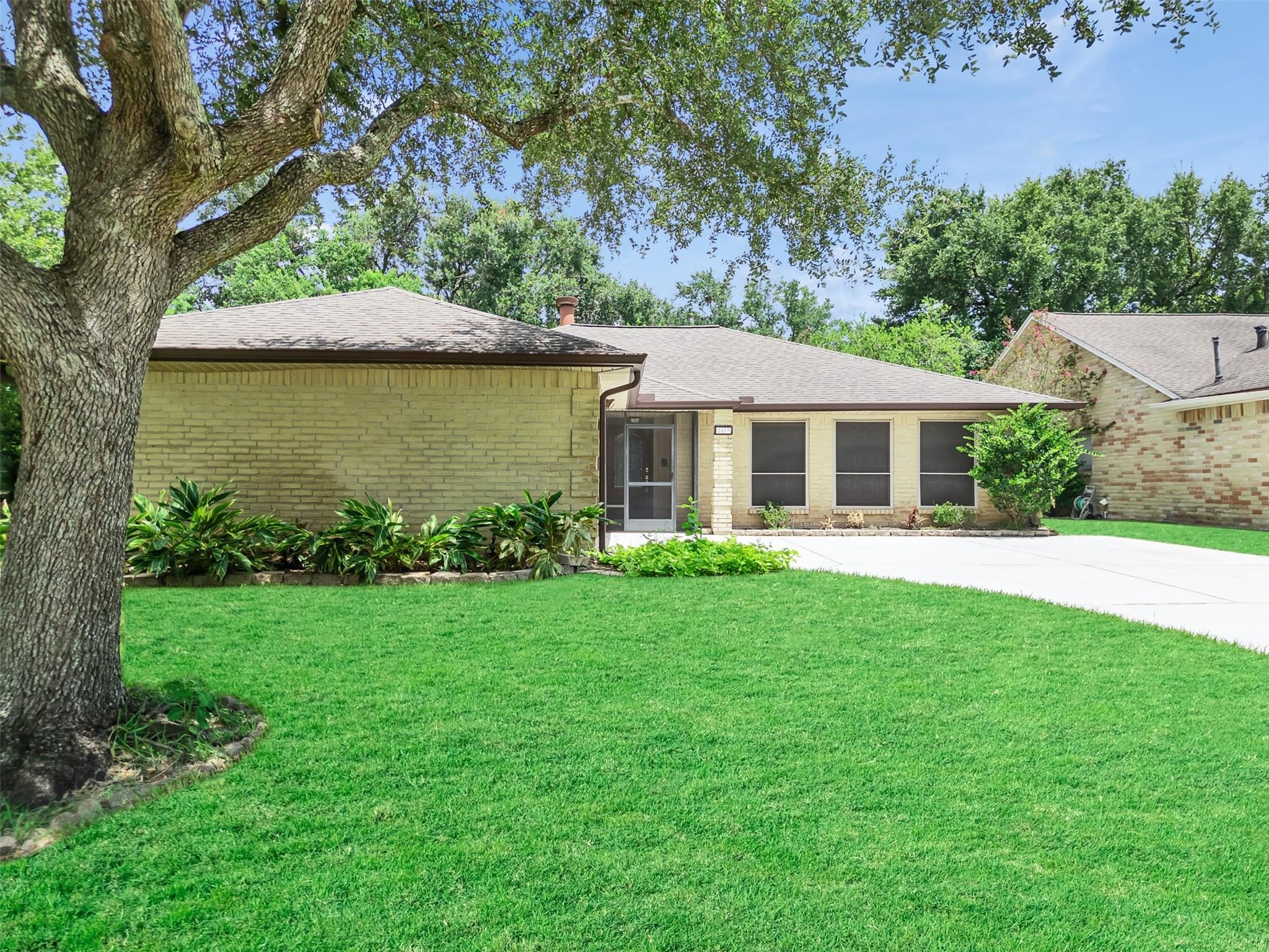 Poplar Creek Ln, Pearland, TX 77584