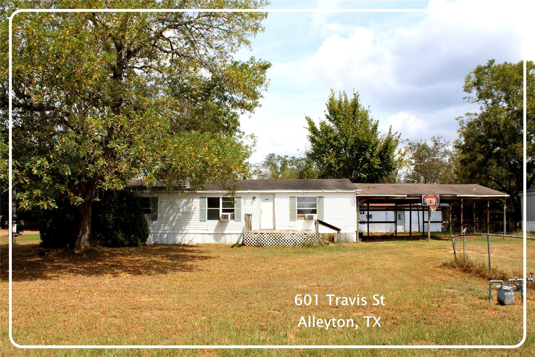 Travis St, Alleyton, TX 78935