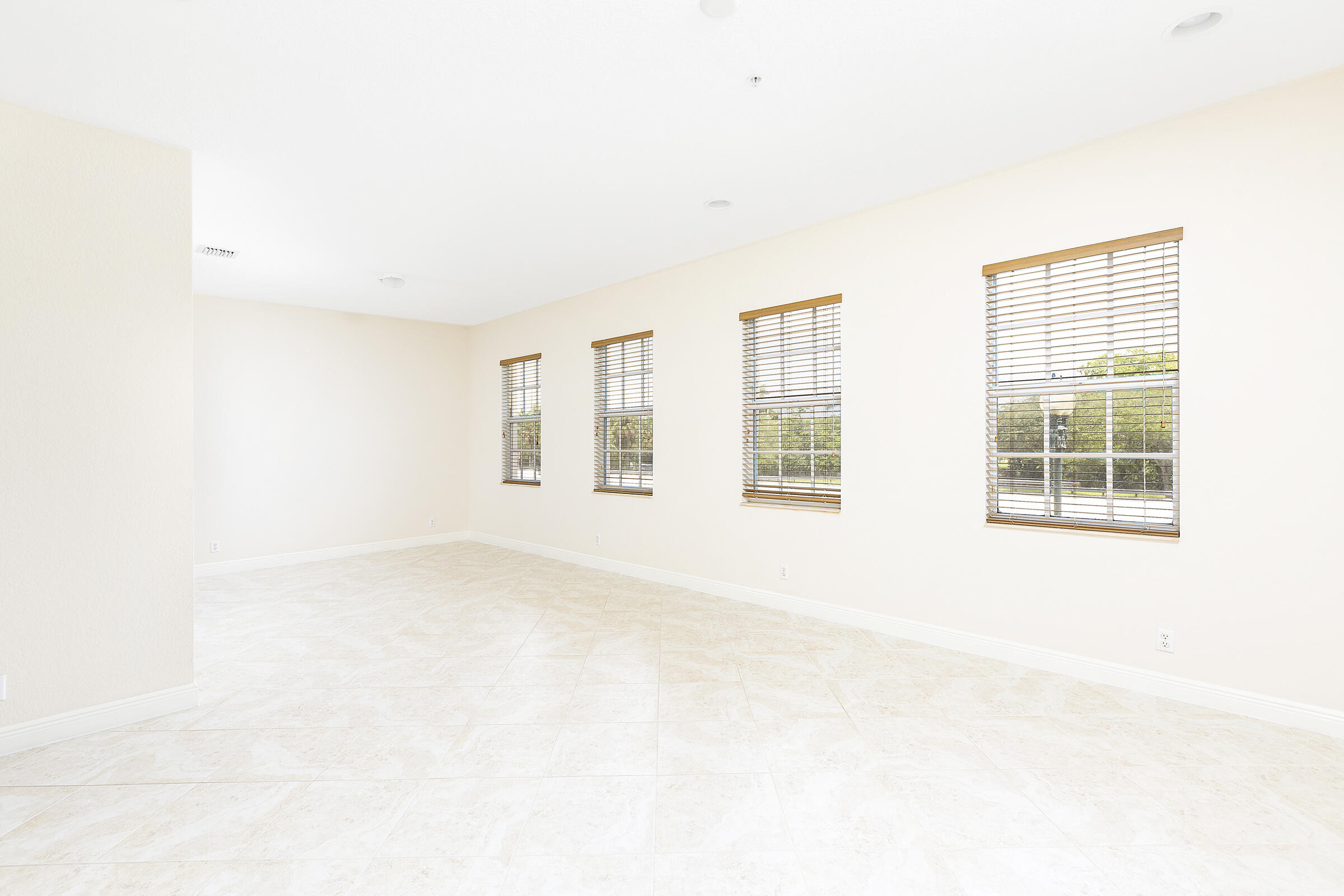 Lakeside Cir, Davie, FL 33314