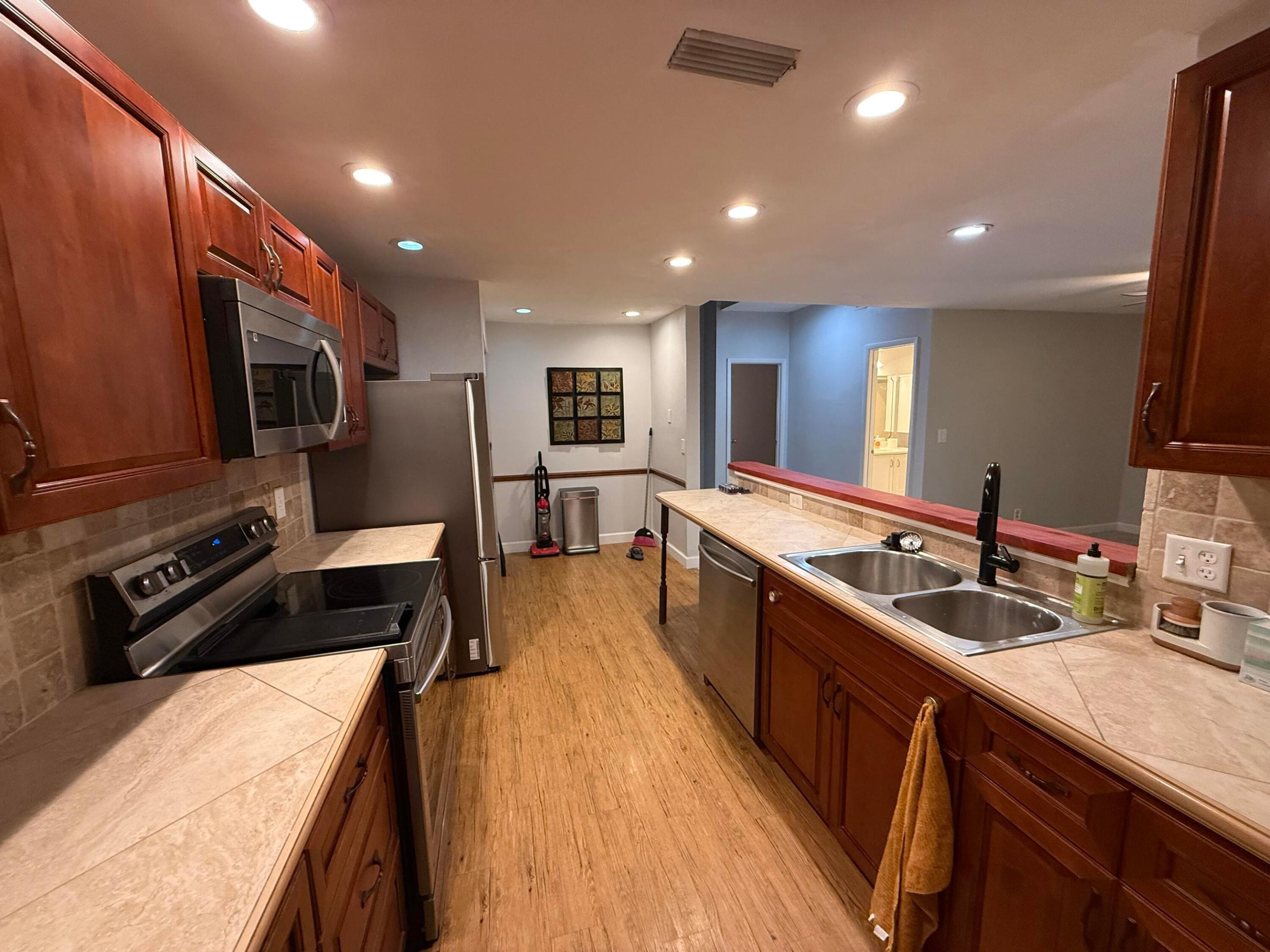 98th Ter, Pembroke Pines, FL 33024