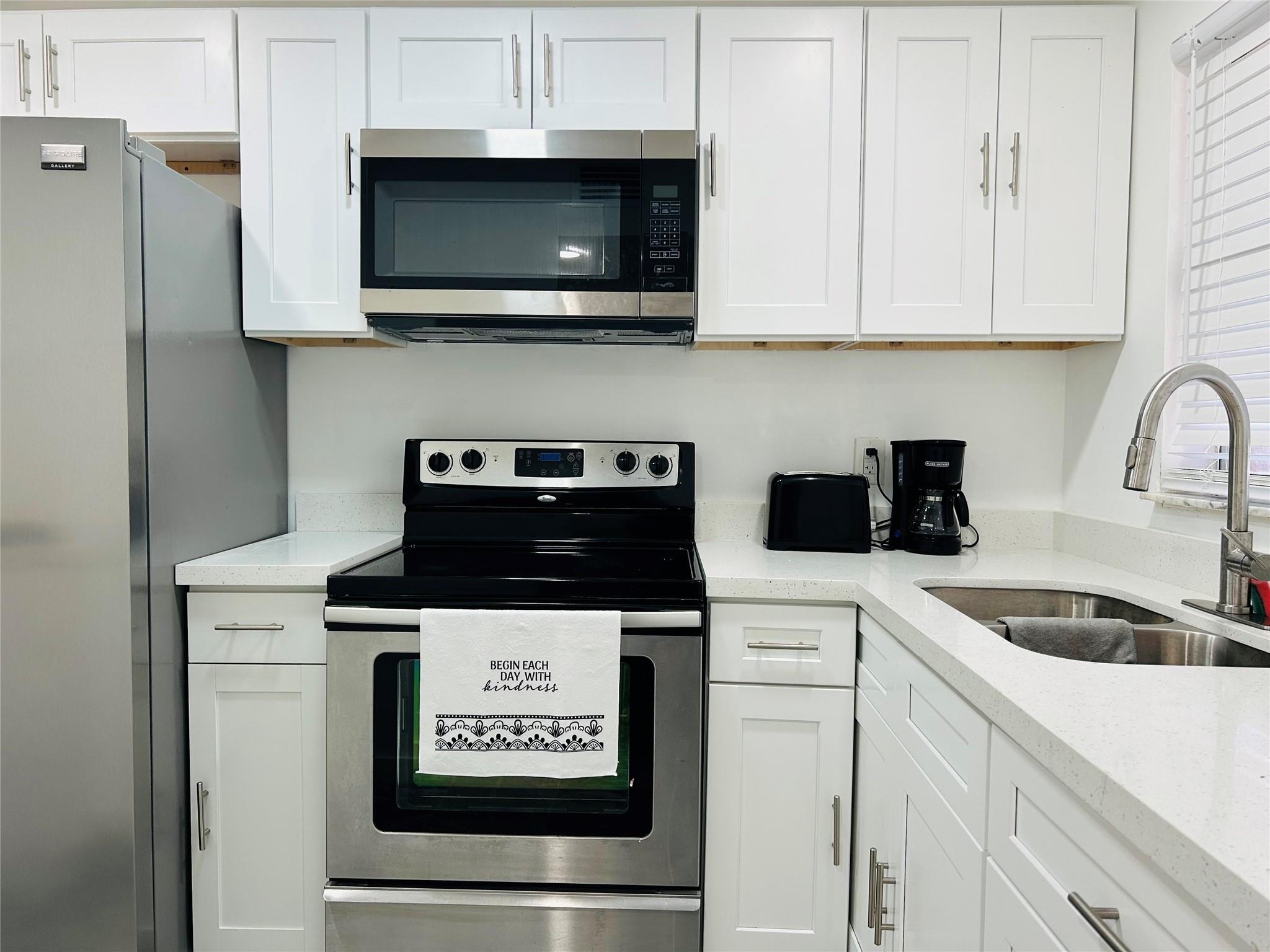 Sunrise Lakes Dr, Sunrise, FL 33322