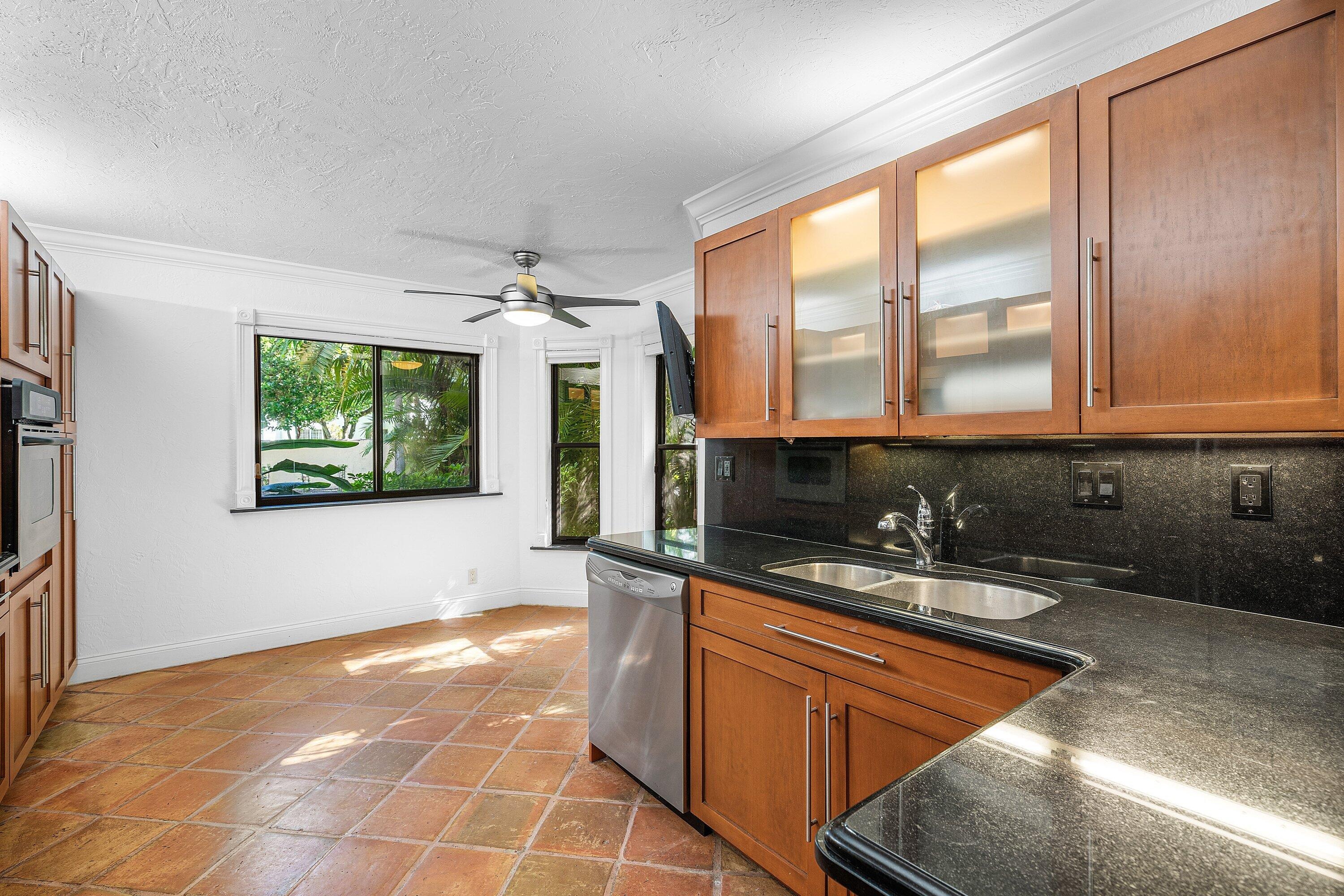 Via Lago , Boynton Beach, FL 33435