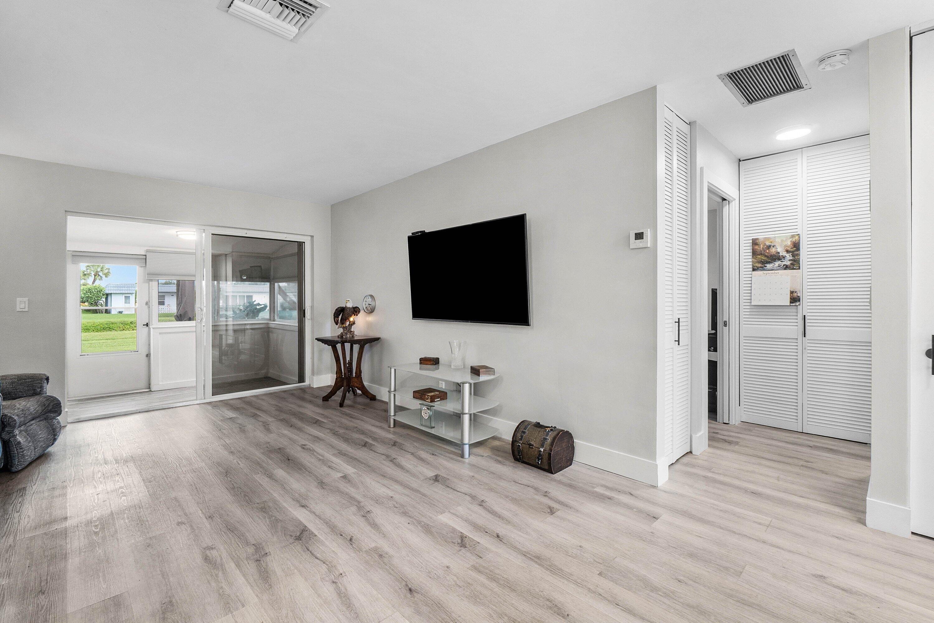 Crosley Dr, West Palm Beach, FL 33415