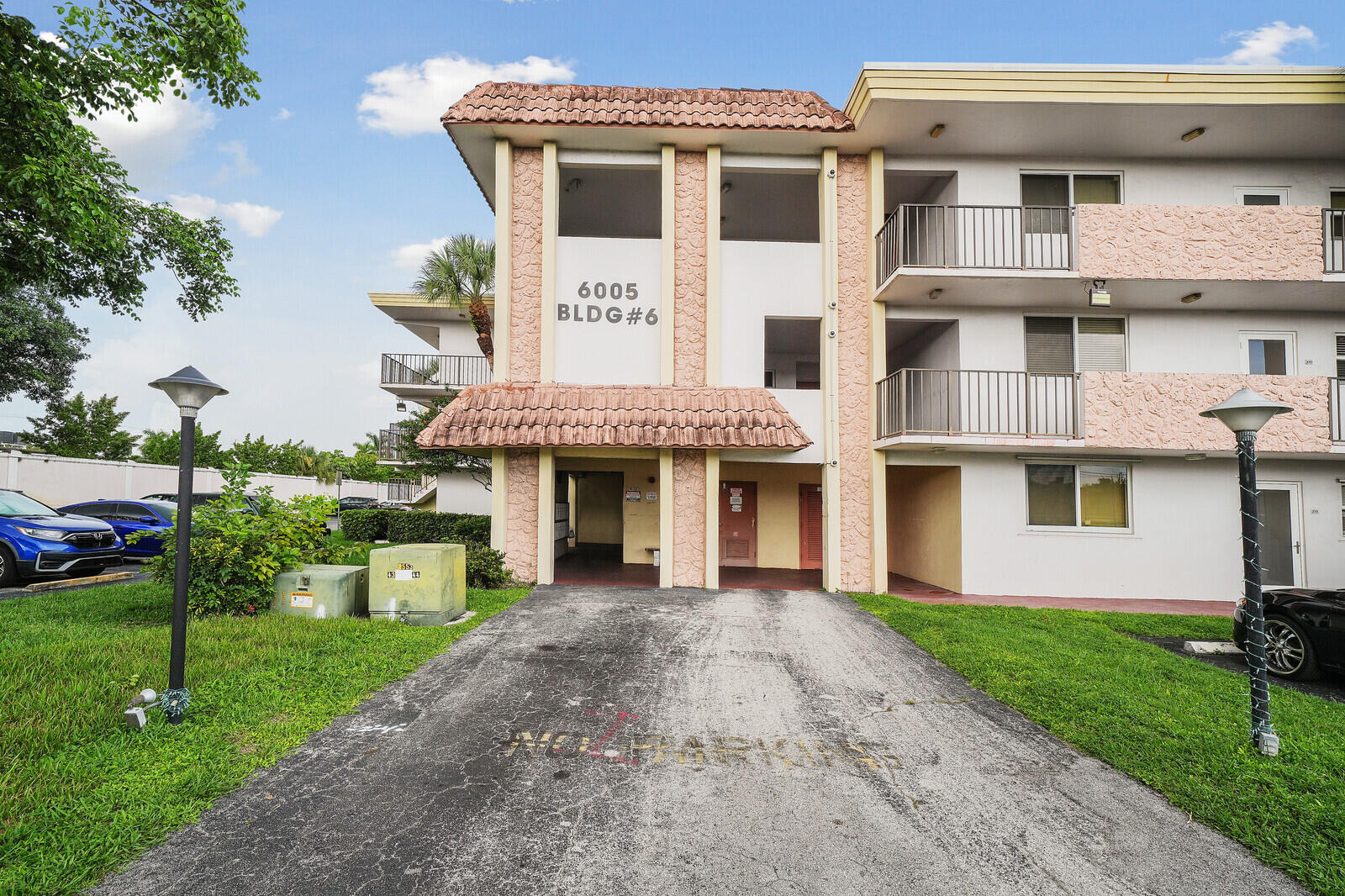 Del Lago Cir, Sunrise, FL 33313