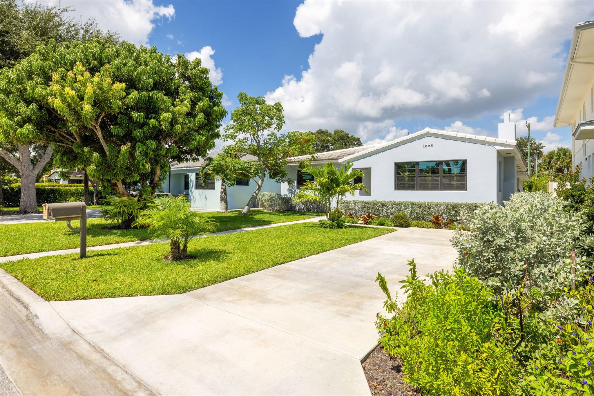 Palmway , Lake Worth Beach, FL 33460