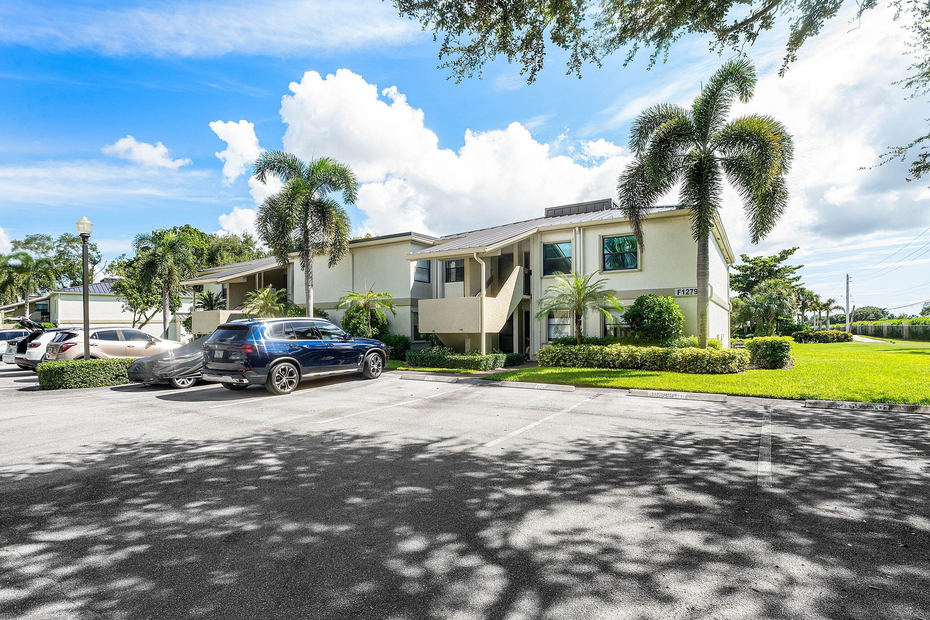Briarlake Dr, Palm Beach Gardens, FL 33418