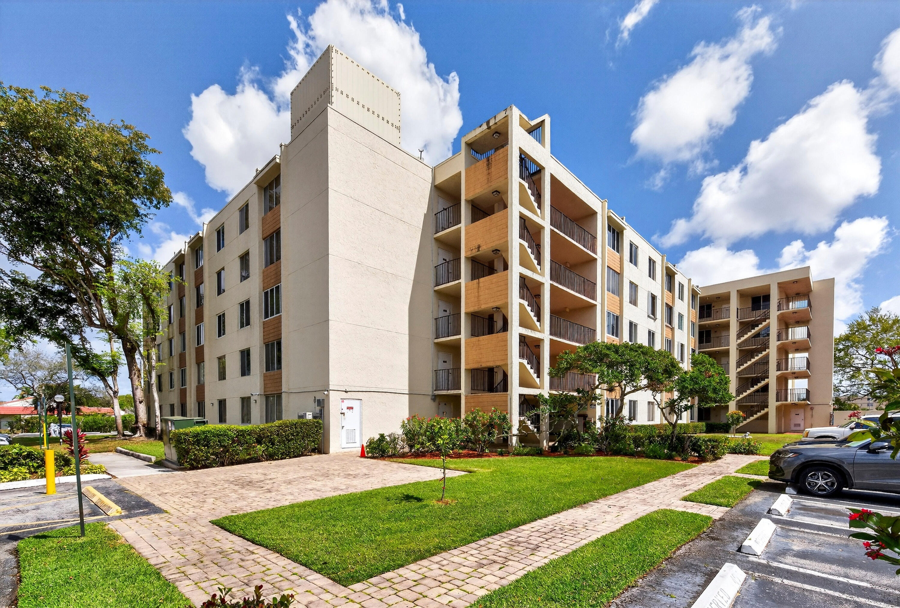 Riverside Dr, Coral Springs, FL 33065 #1