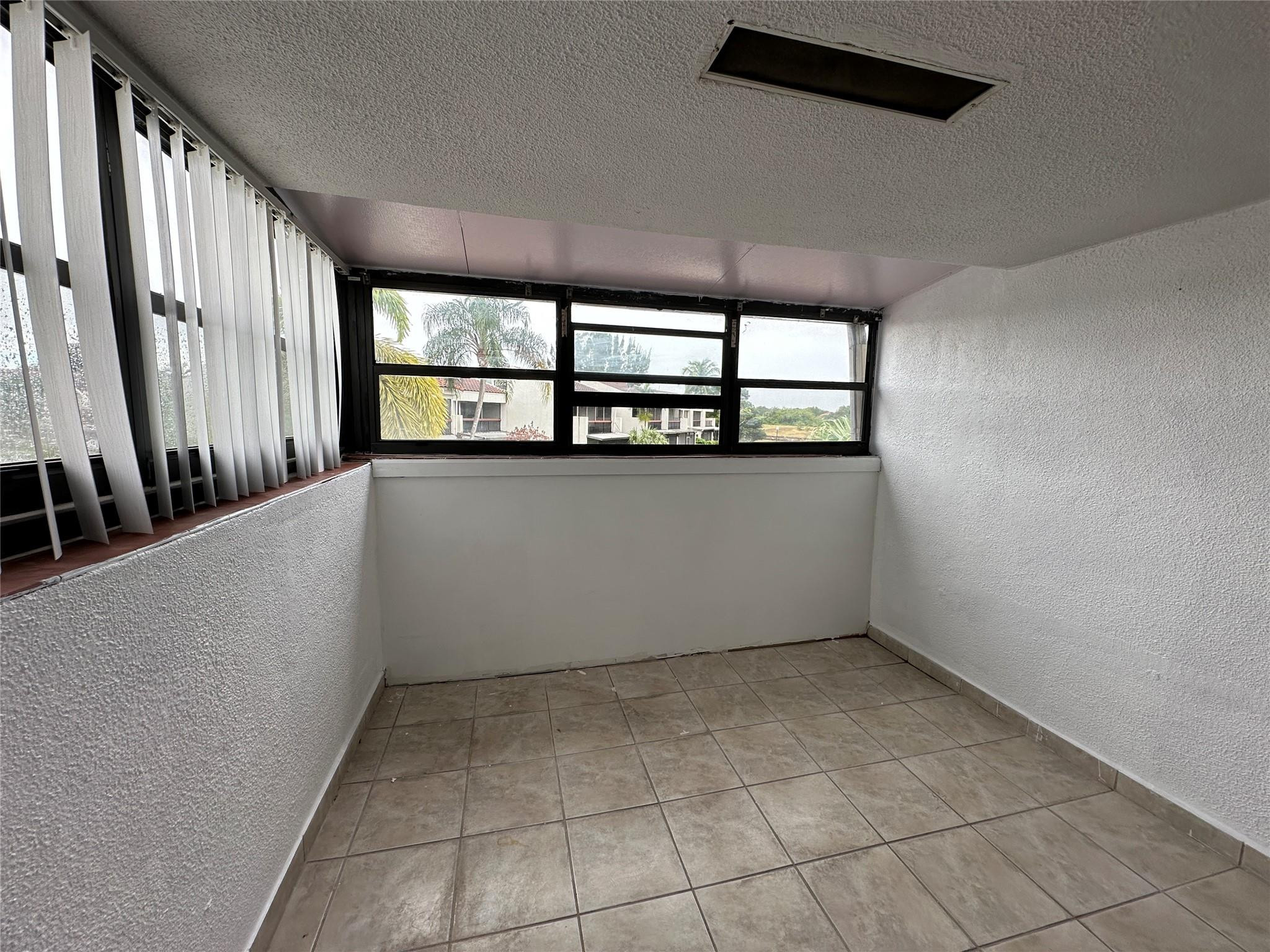 Racquet Club Dr, Lauderhill, FL 33319