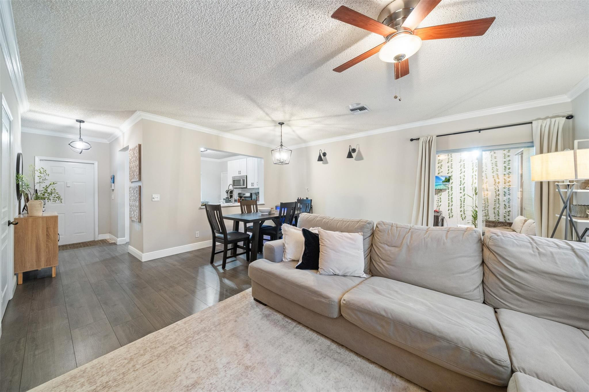 Vermosa Ln, Tamarac, FL 33321