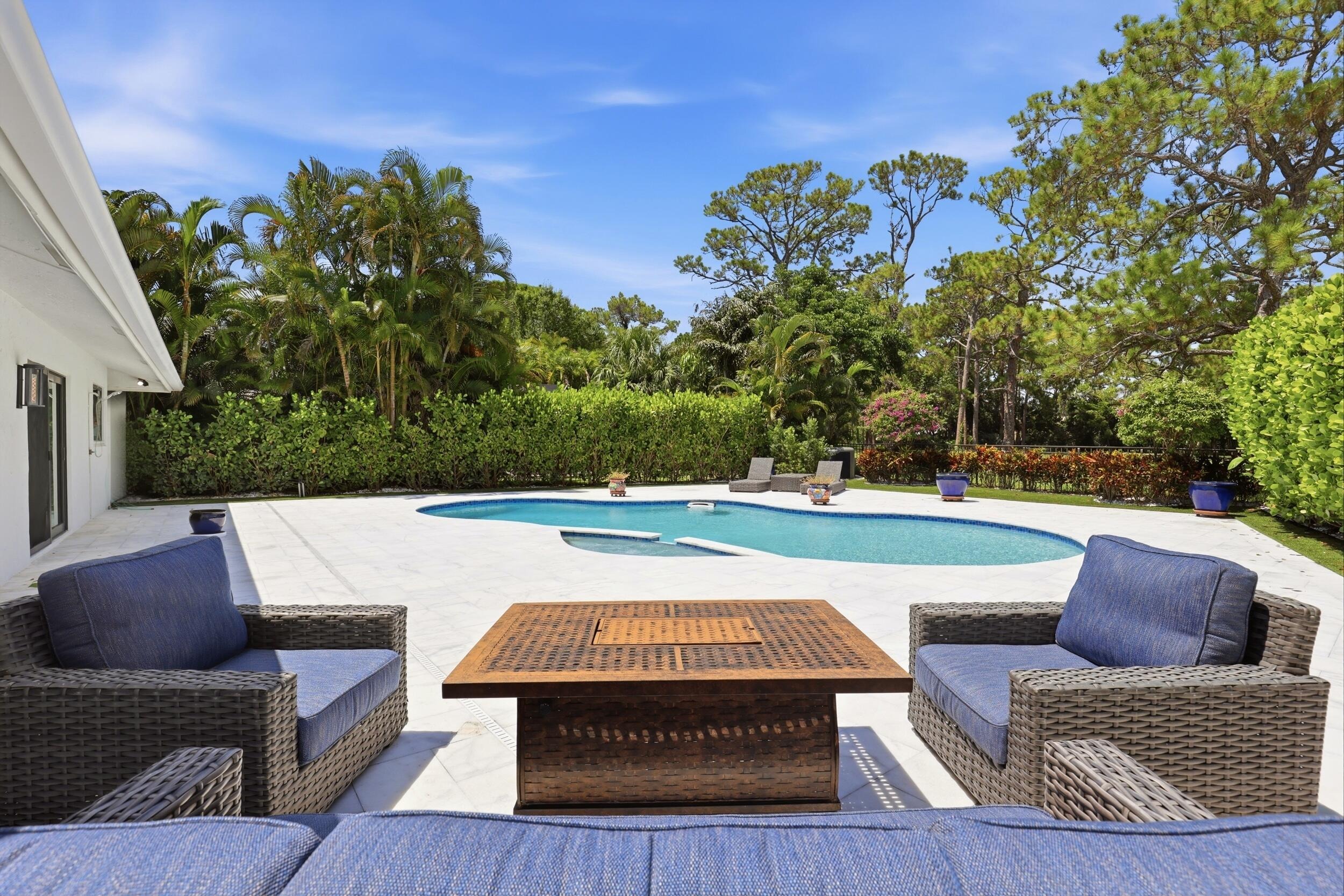 Lakewoode Cir, Delray Beach, FL 33445