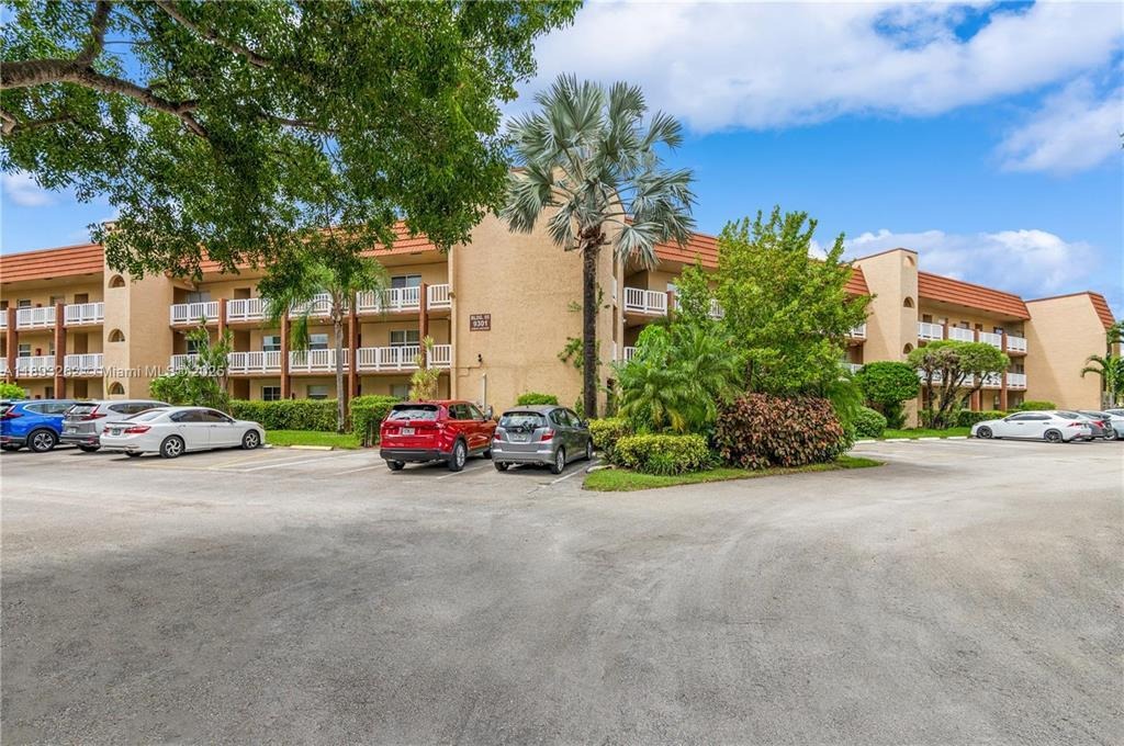 Sunrise Lakes Blvd, Sunrise, FL 33322