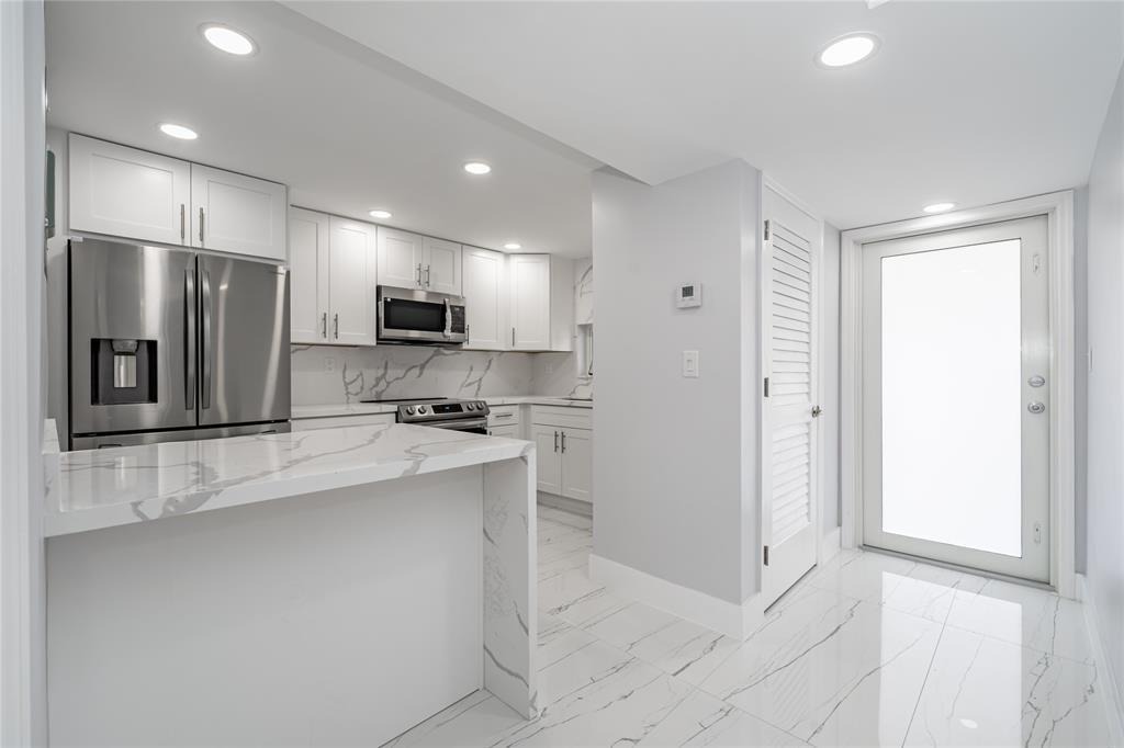 Hollybrook Dr, Pembroke Pines, FL 33025