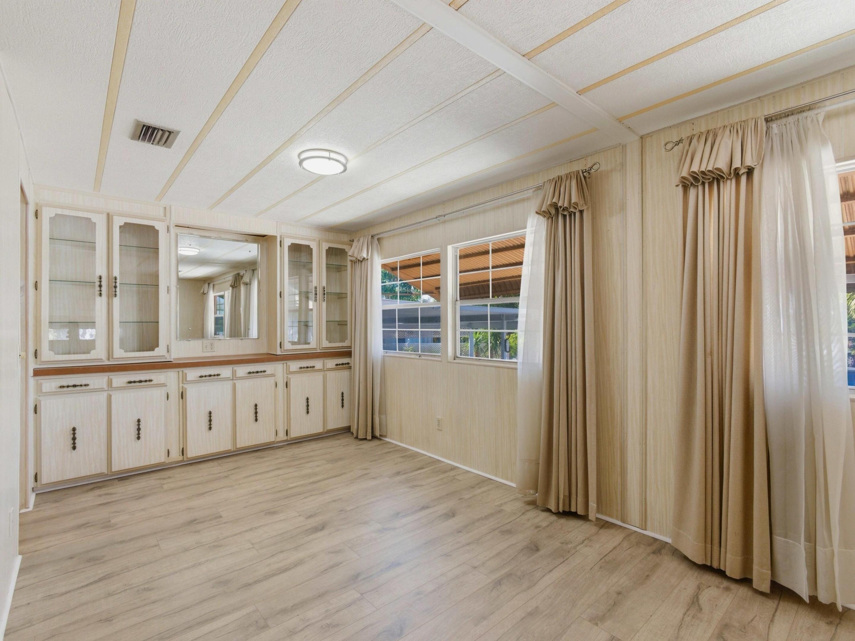 Oak St, Boynton Beach, FL 33436