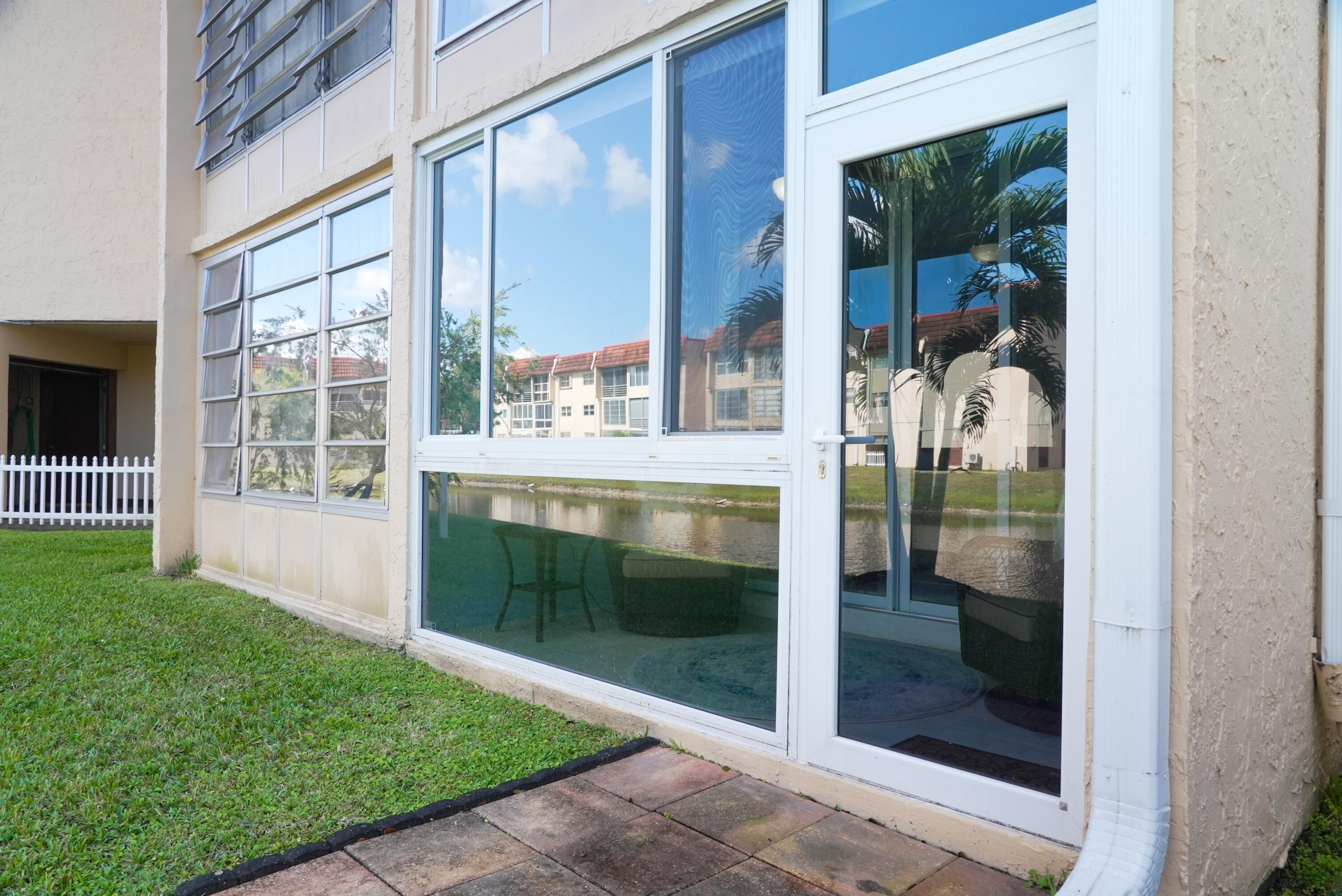 Sunrise Lakes Blvd, Sunrise, FL 33322
