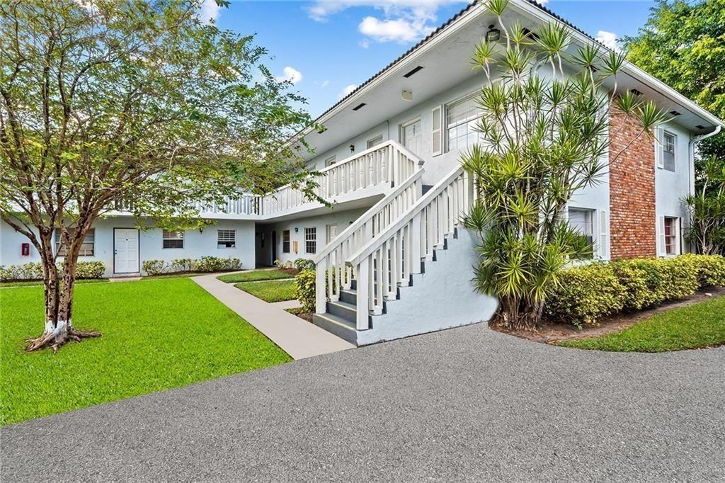 Woodside Dr, Coral Springs, FL 33065