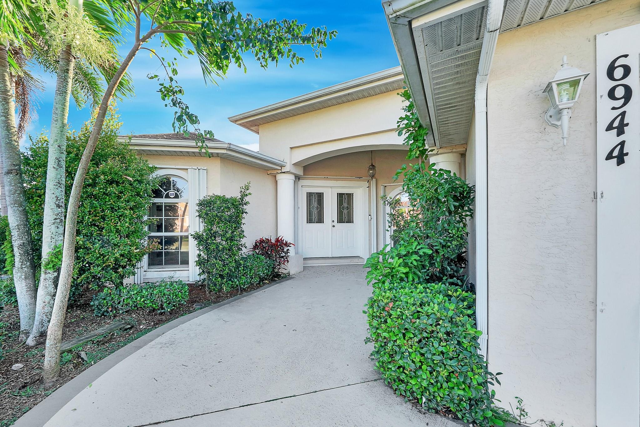 Daffodil Ln, Port Saint Lucie, FL 34983