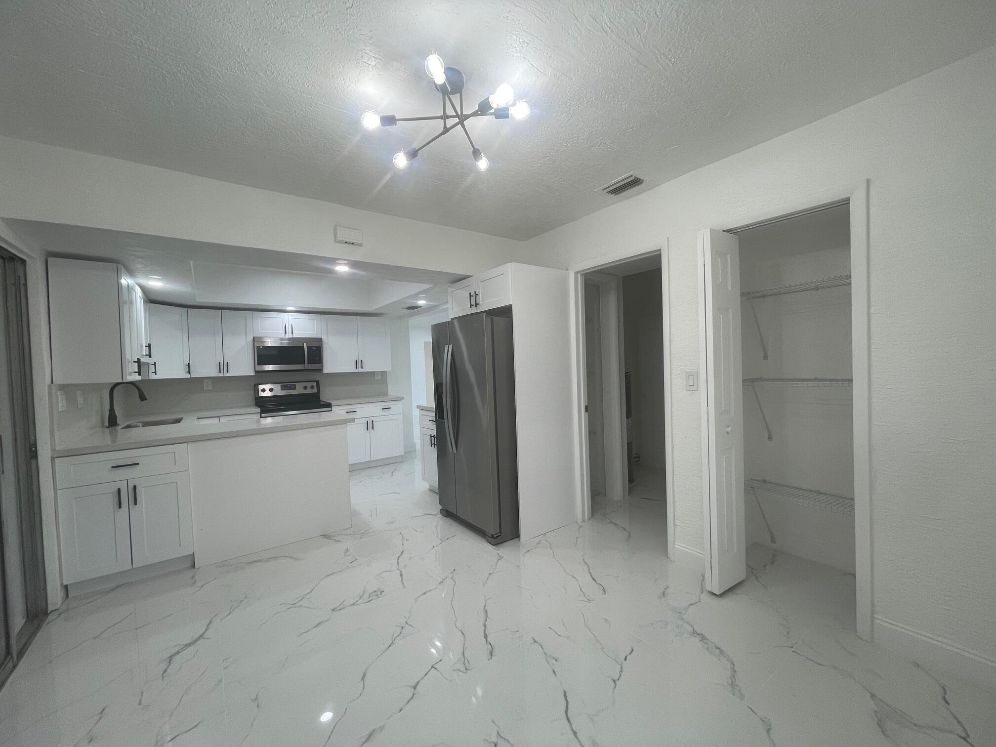 39th St, Lauderdale Lakes, FL 33309